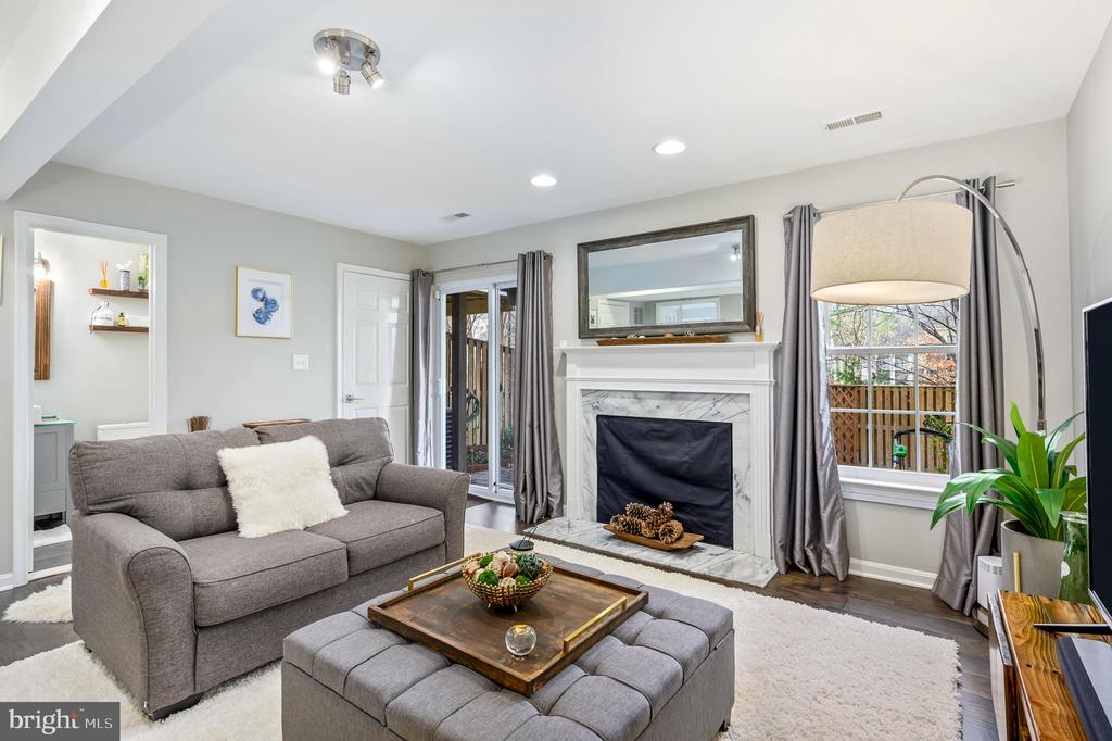 47527 Sharpskin Island Sq