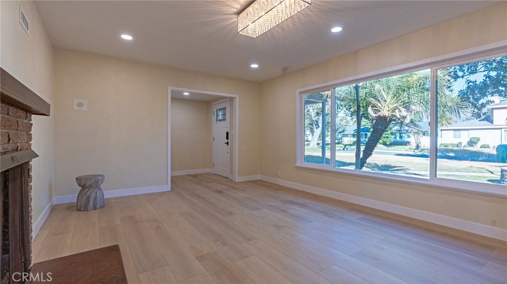 306 E Wistaria Avenue