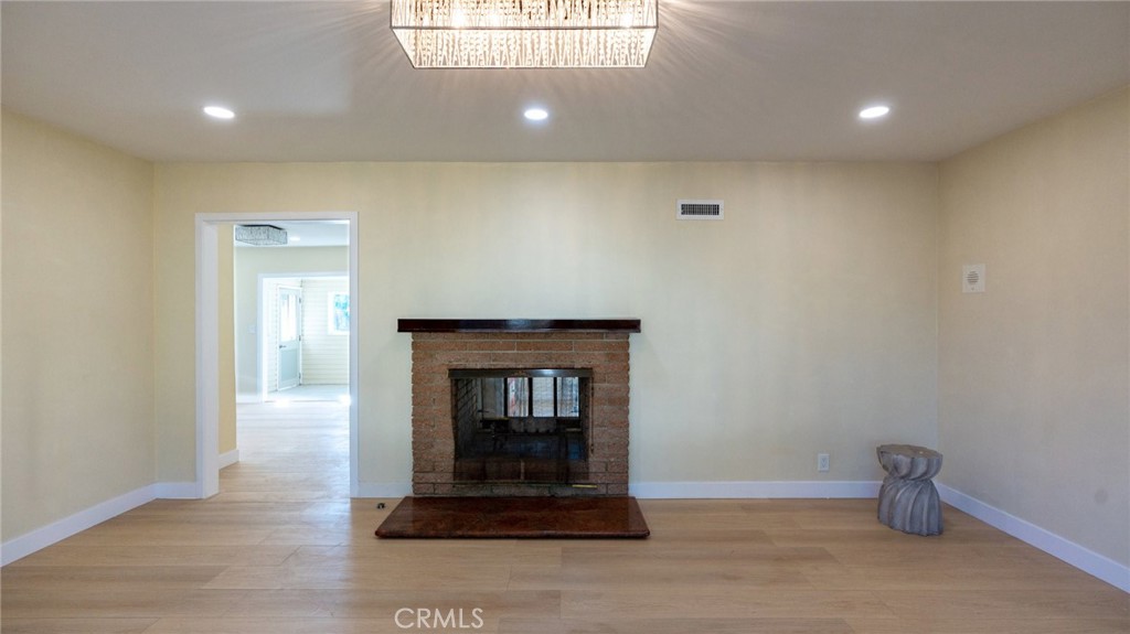 306 E Wistaria Avenue