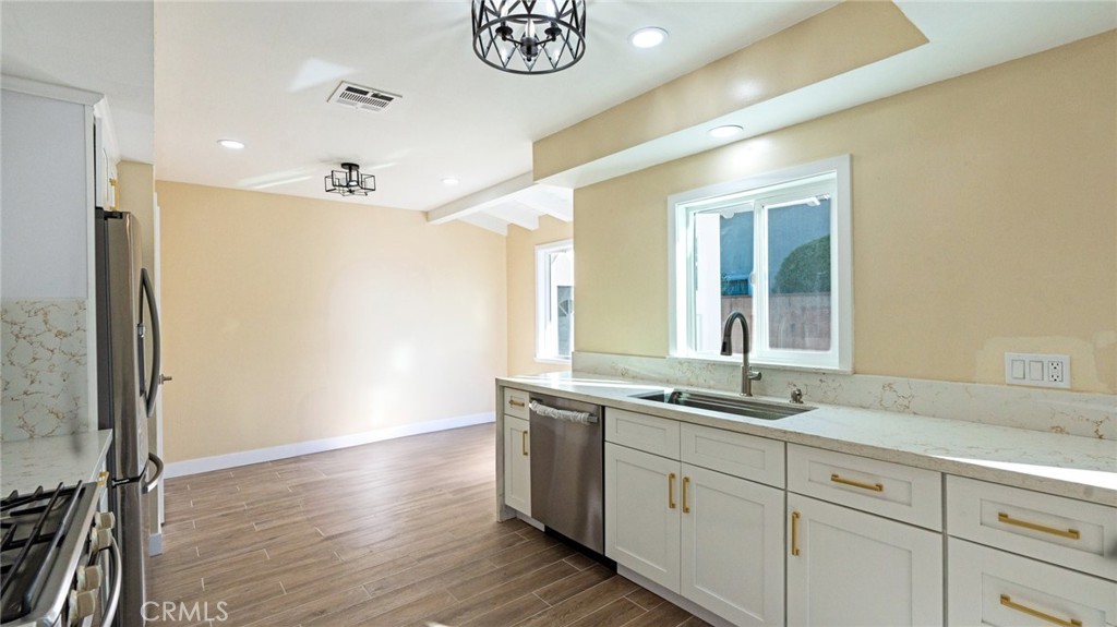 306 E Wistaria Avenue