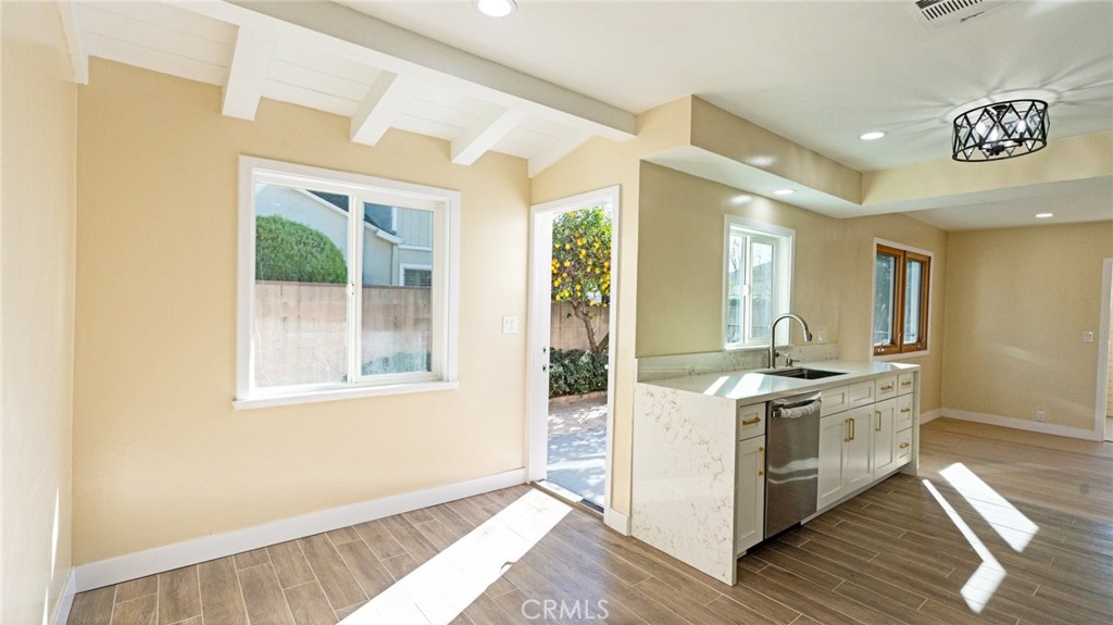 306 E Wistaria Avenue