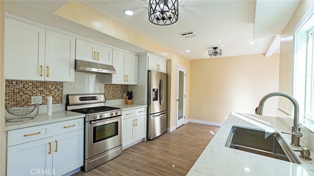 306 E Wistaria Avenue