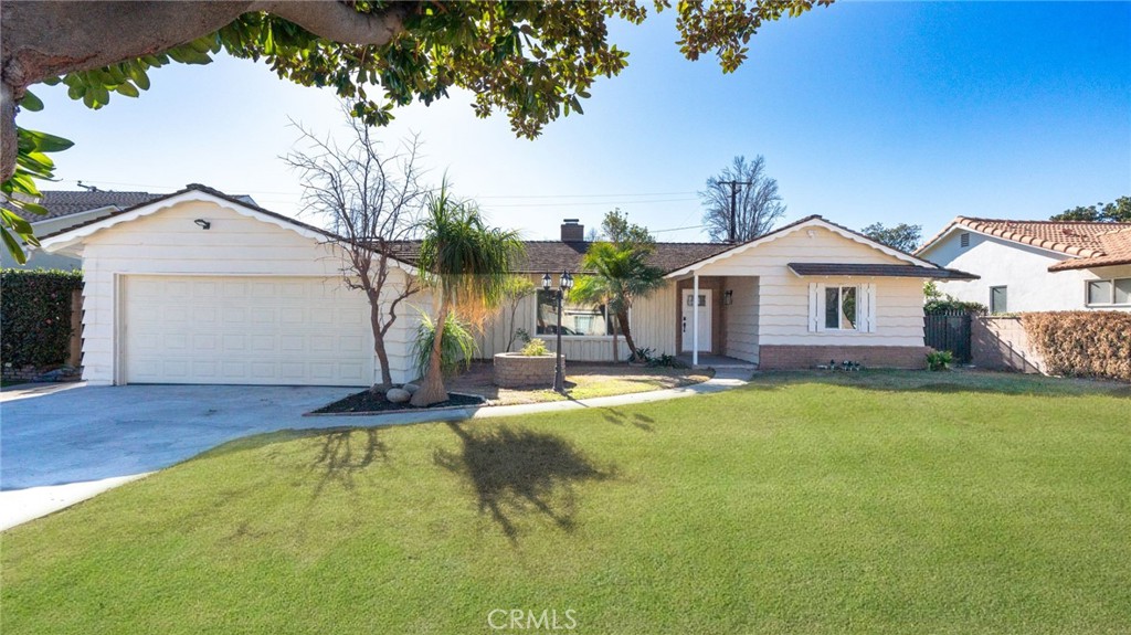 306 E Wistaria Avenue