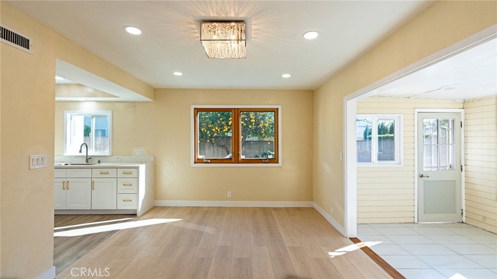 306 E Wistaria Avenue