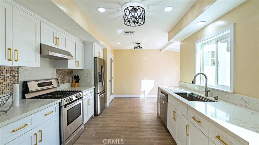 306 E Wistaria Avenue