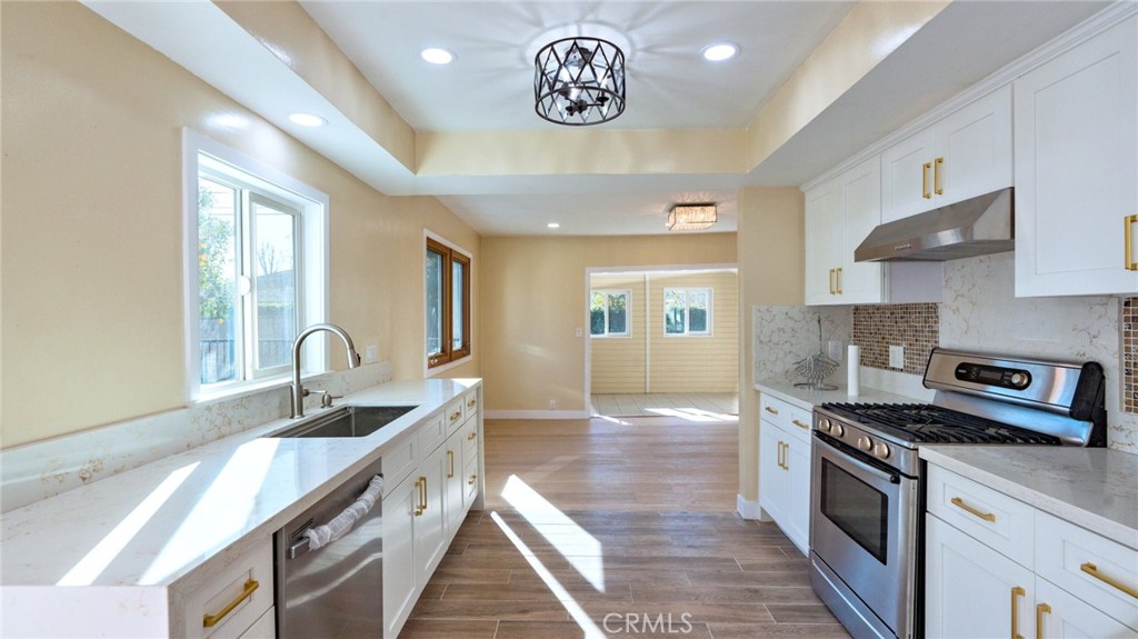 306 E Wistaria Avenue