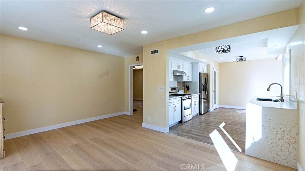 306 E Wistaria Avenue