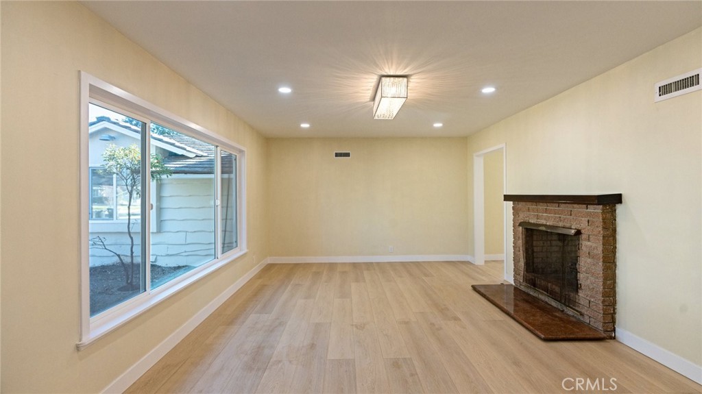 306 E Wistaria Avenue