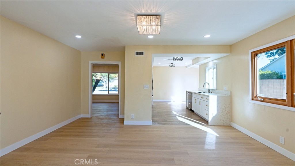 306 E Wistaria Avenue