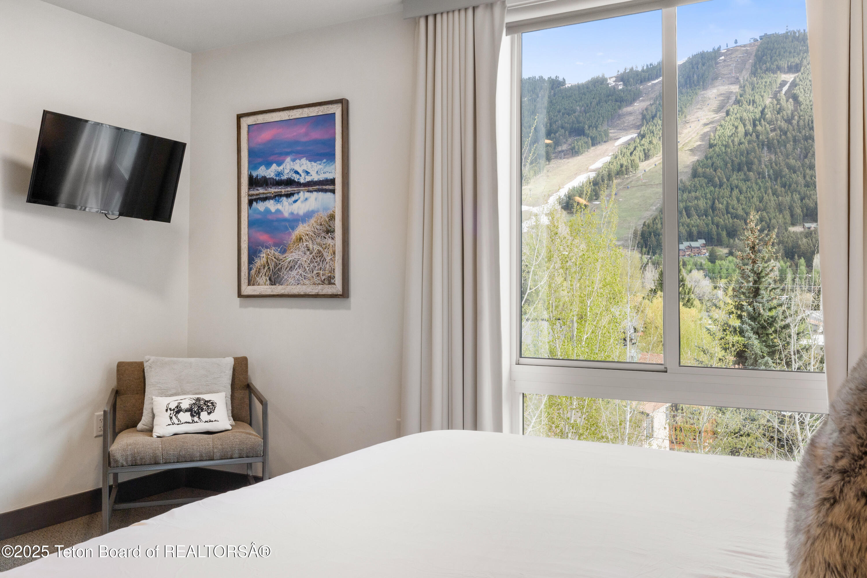 150 W SIMPSON Avenue 405