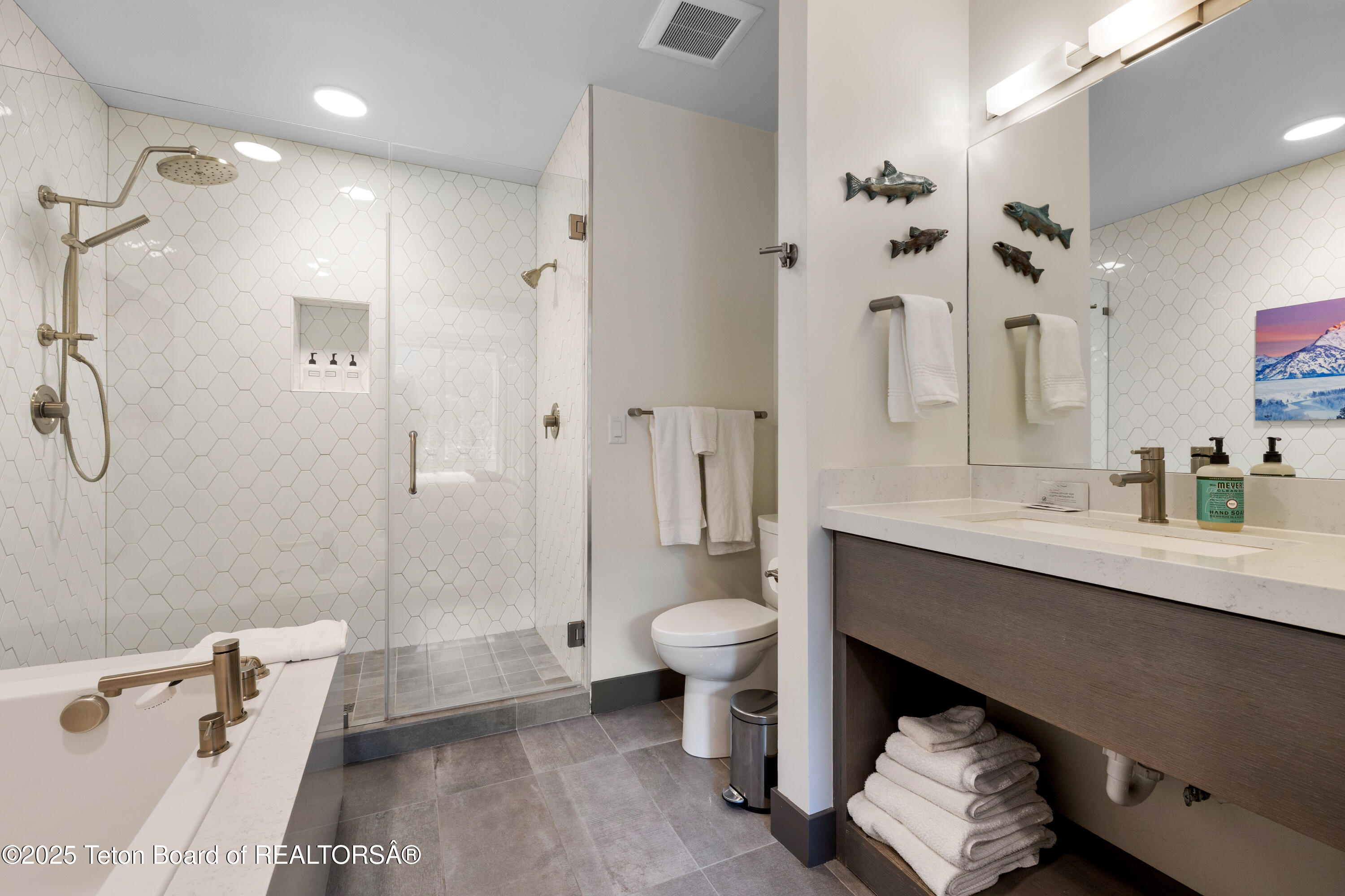 150 W SIMPSON Avenue 405