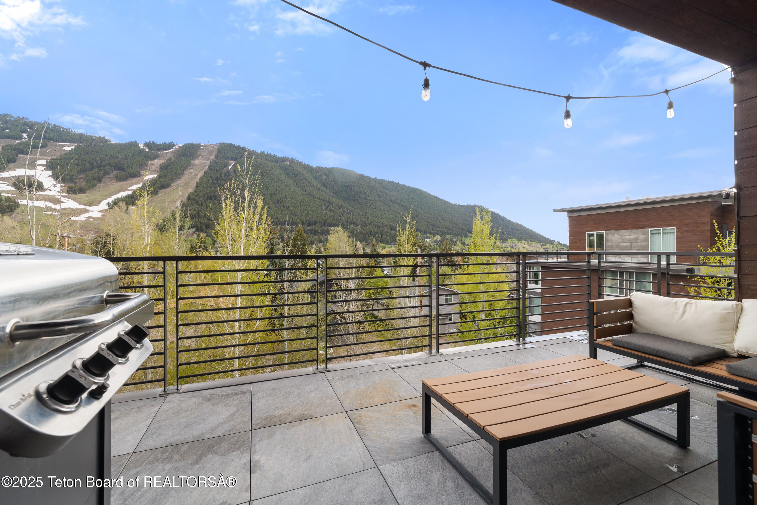 150 W SIMPSON Avenue 405