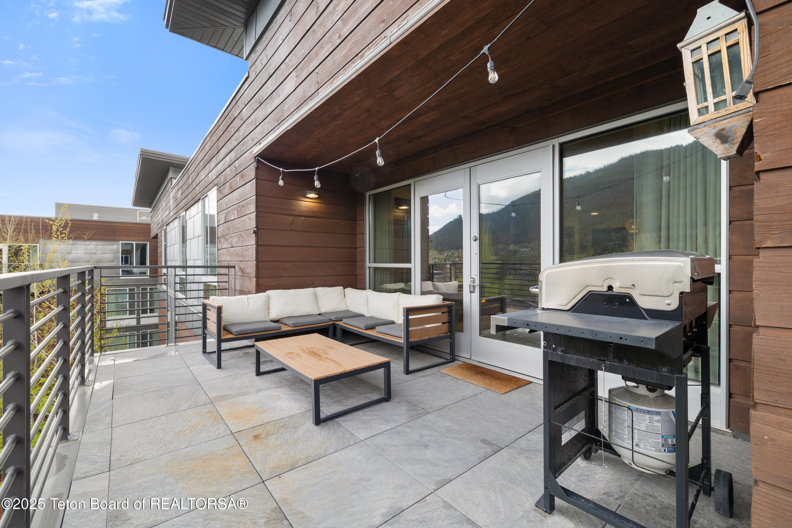 150 W SIMPSON Avenue 405