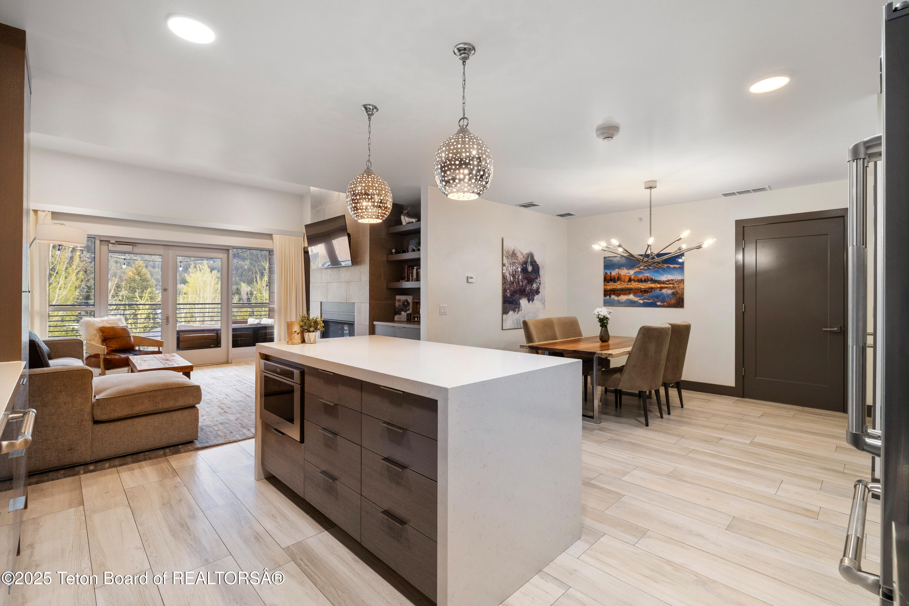 150 W SIMPSON Avenue 405