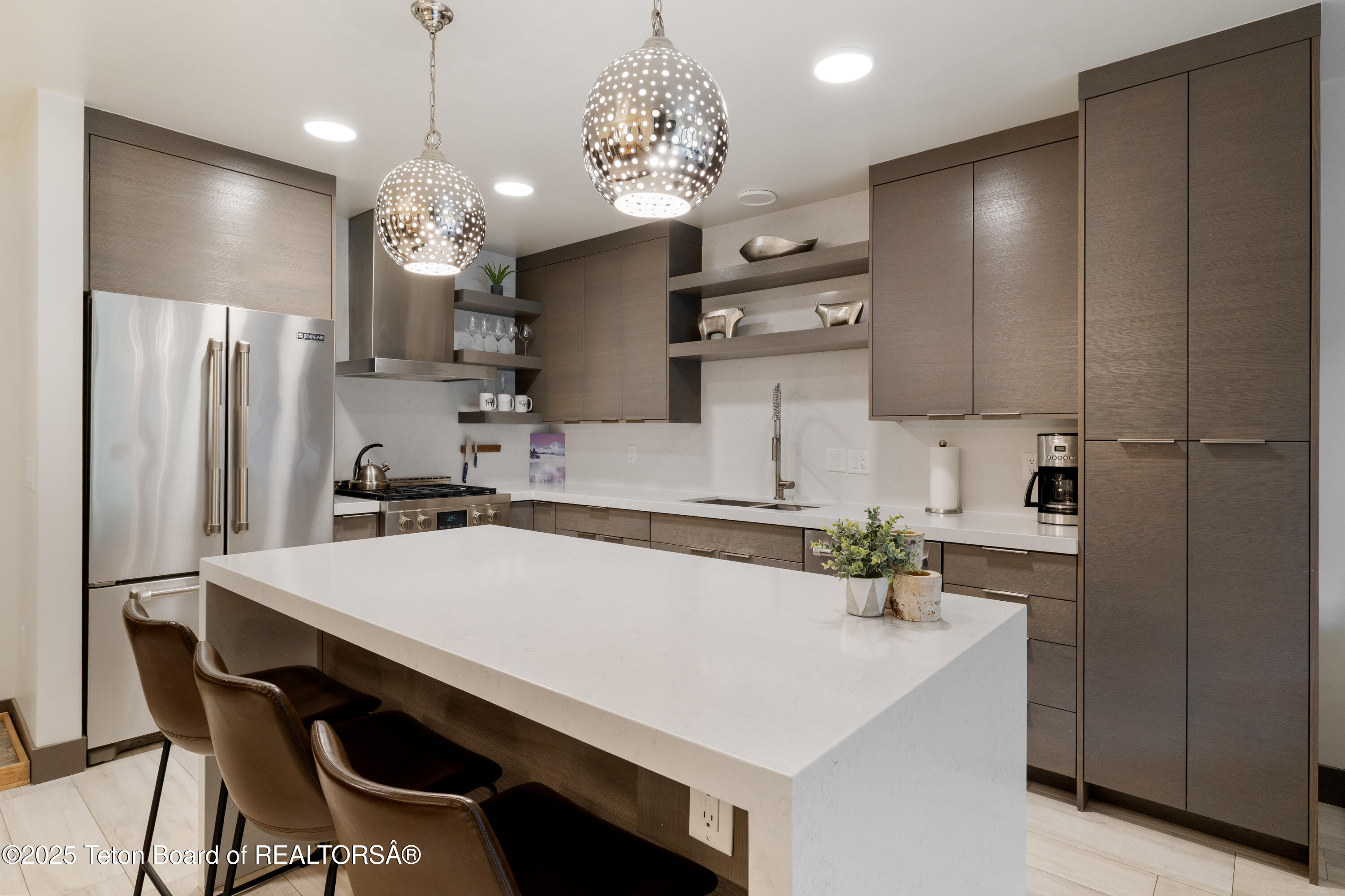 150 W SIMPSON Avenue 405