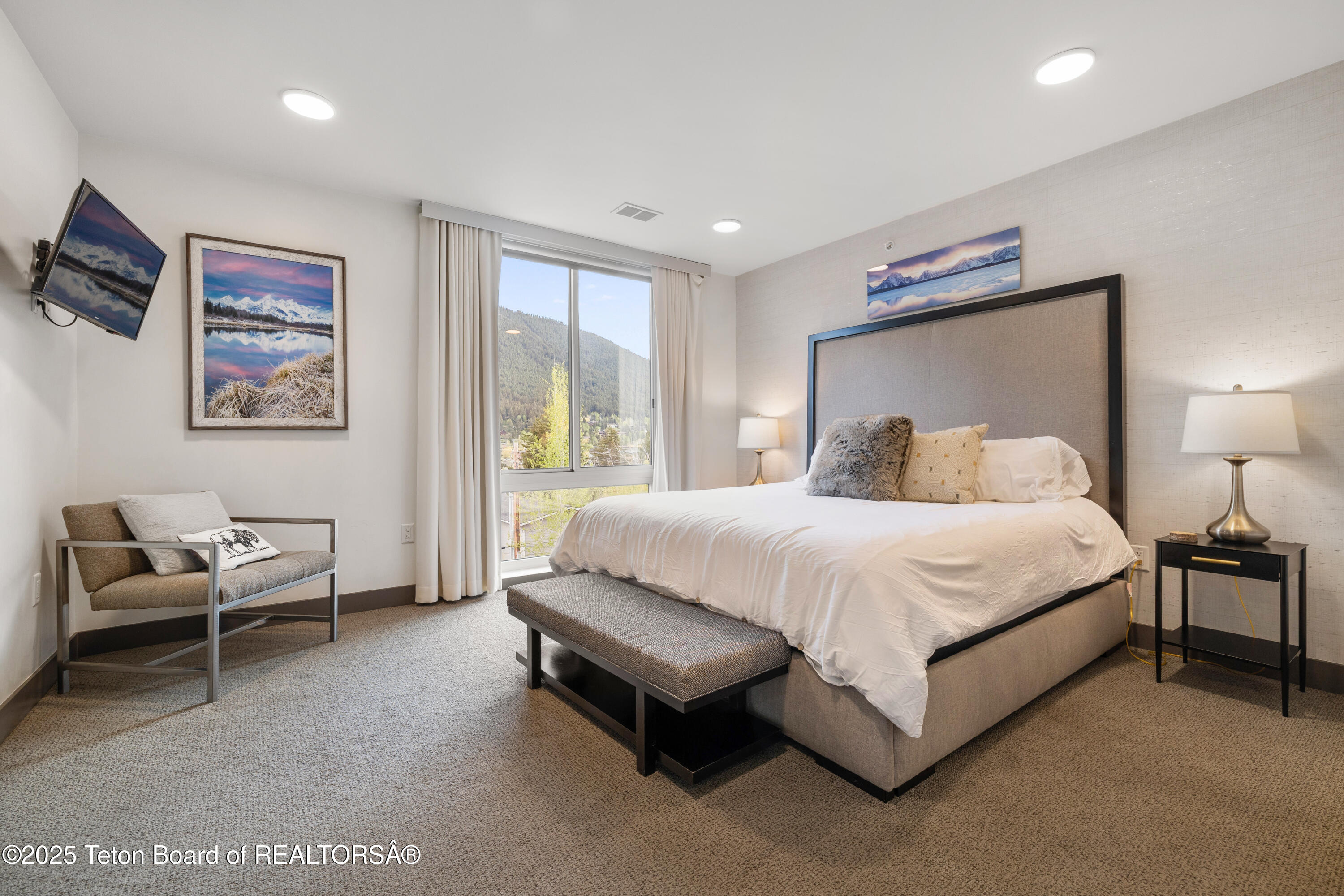 150 W SIMPSON Avenue 405