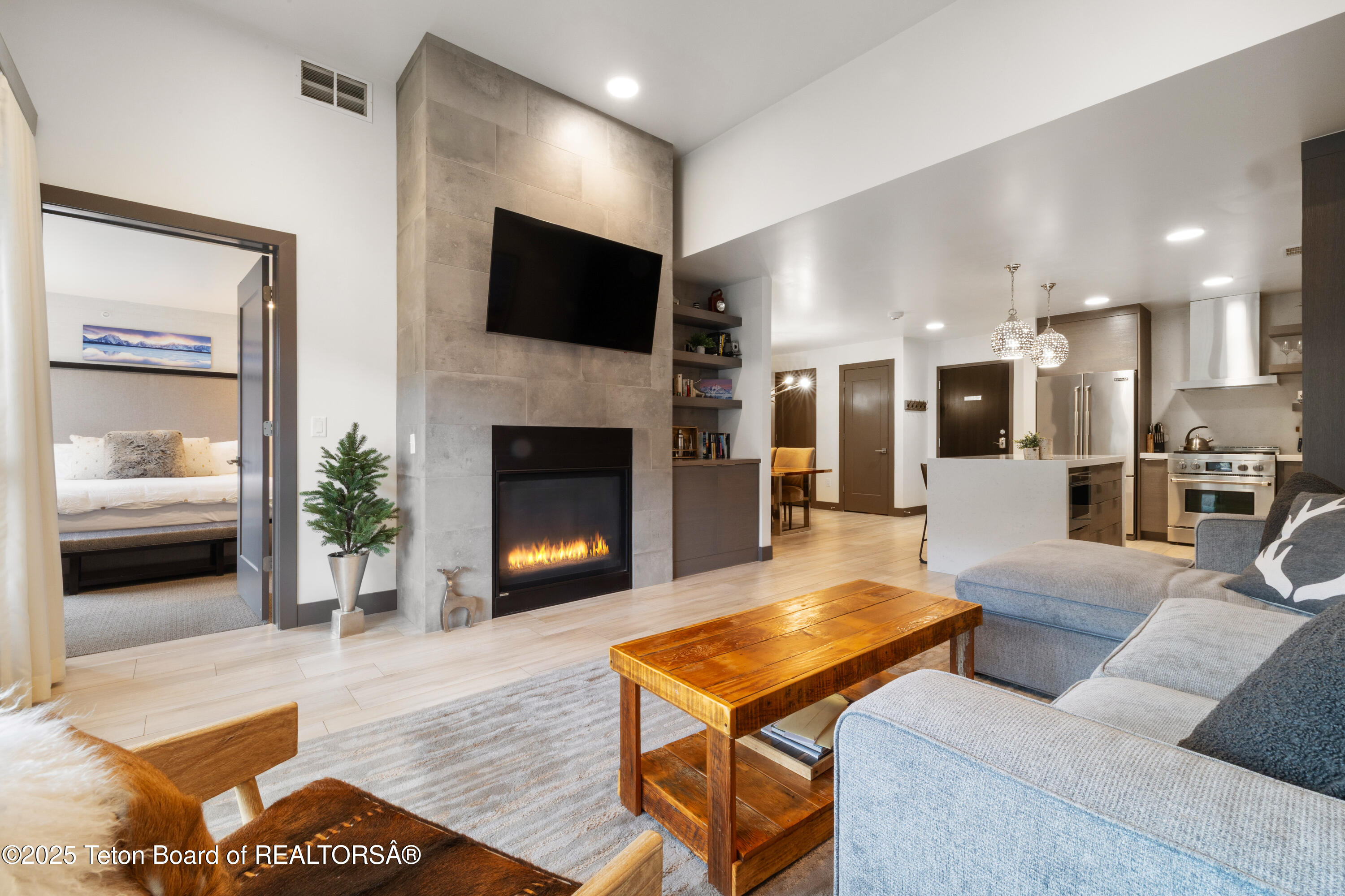 150 W SIMPSON Avenue 405