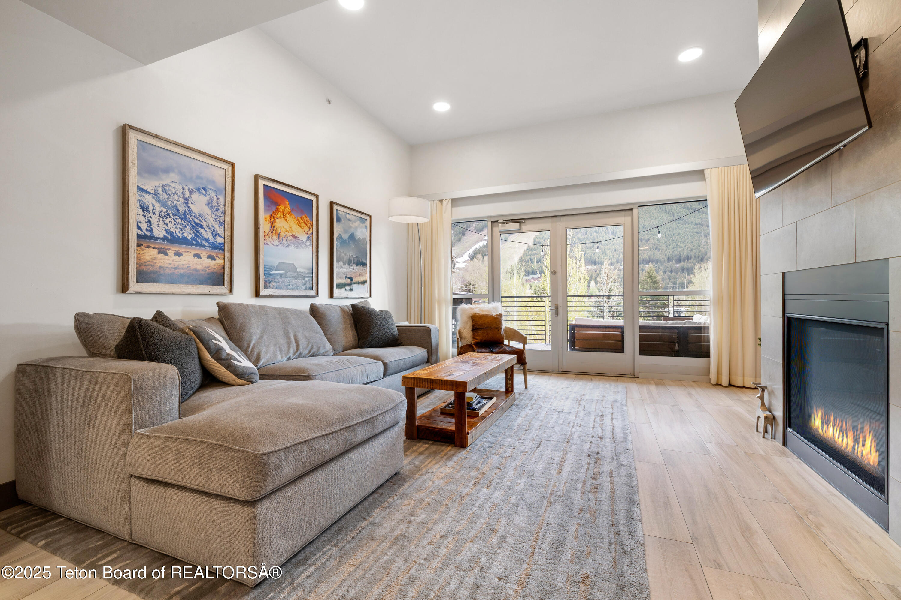 150 W SIMPSON Avenue 405