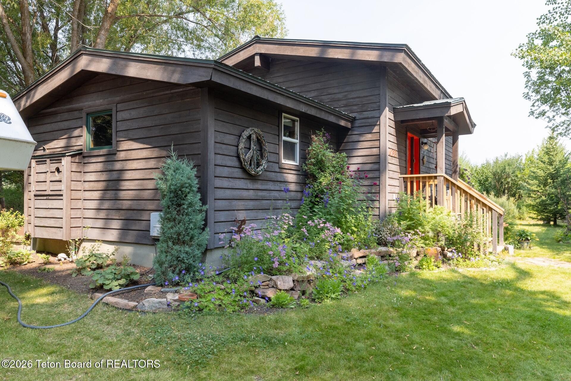 4293 W LEEPER Lane