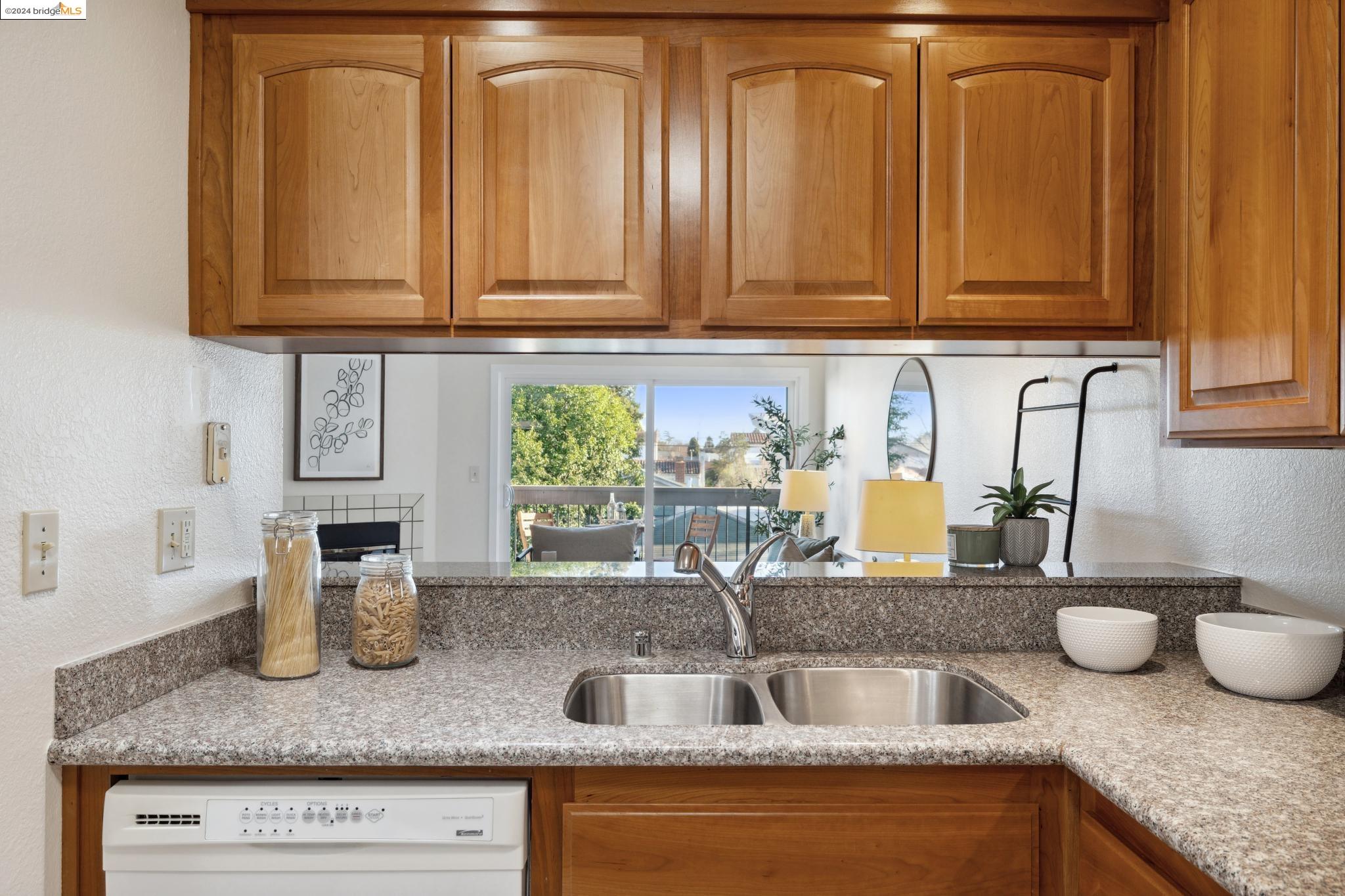 417 Evelyn Ave # 203