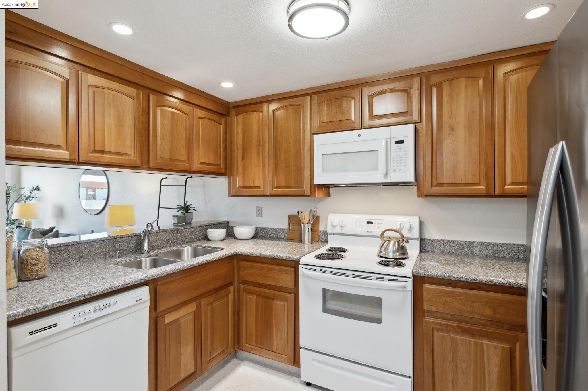 417 Evelyn Ave # 203