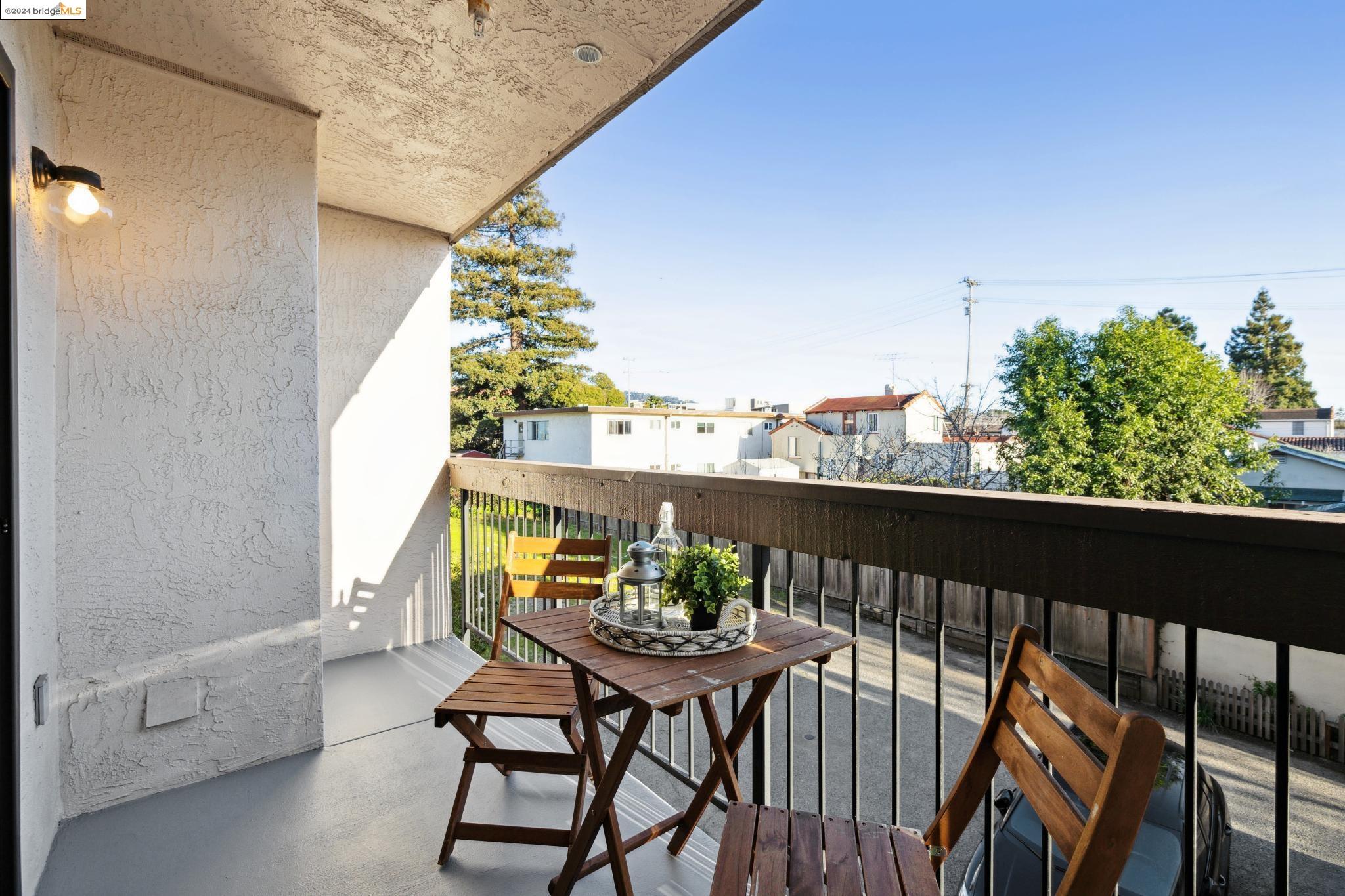 417 Evelyn Ave # 203