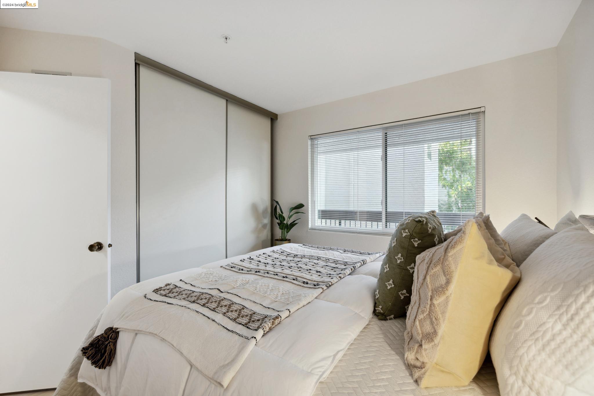 417 Evelyn Ave # 203