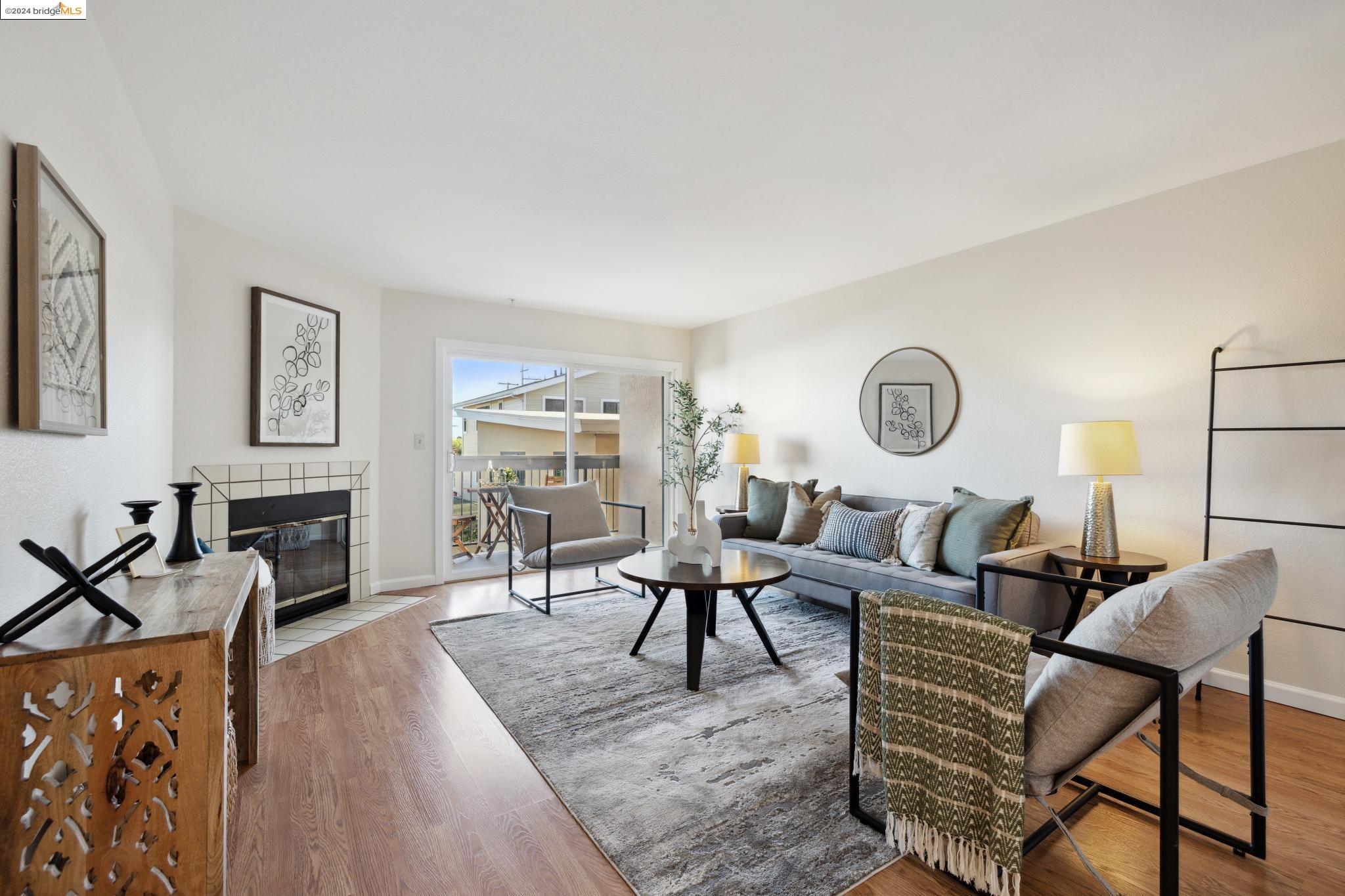 417 Evelyn Ave # 203