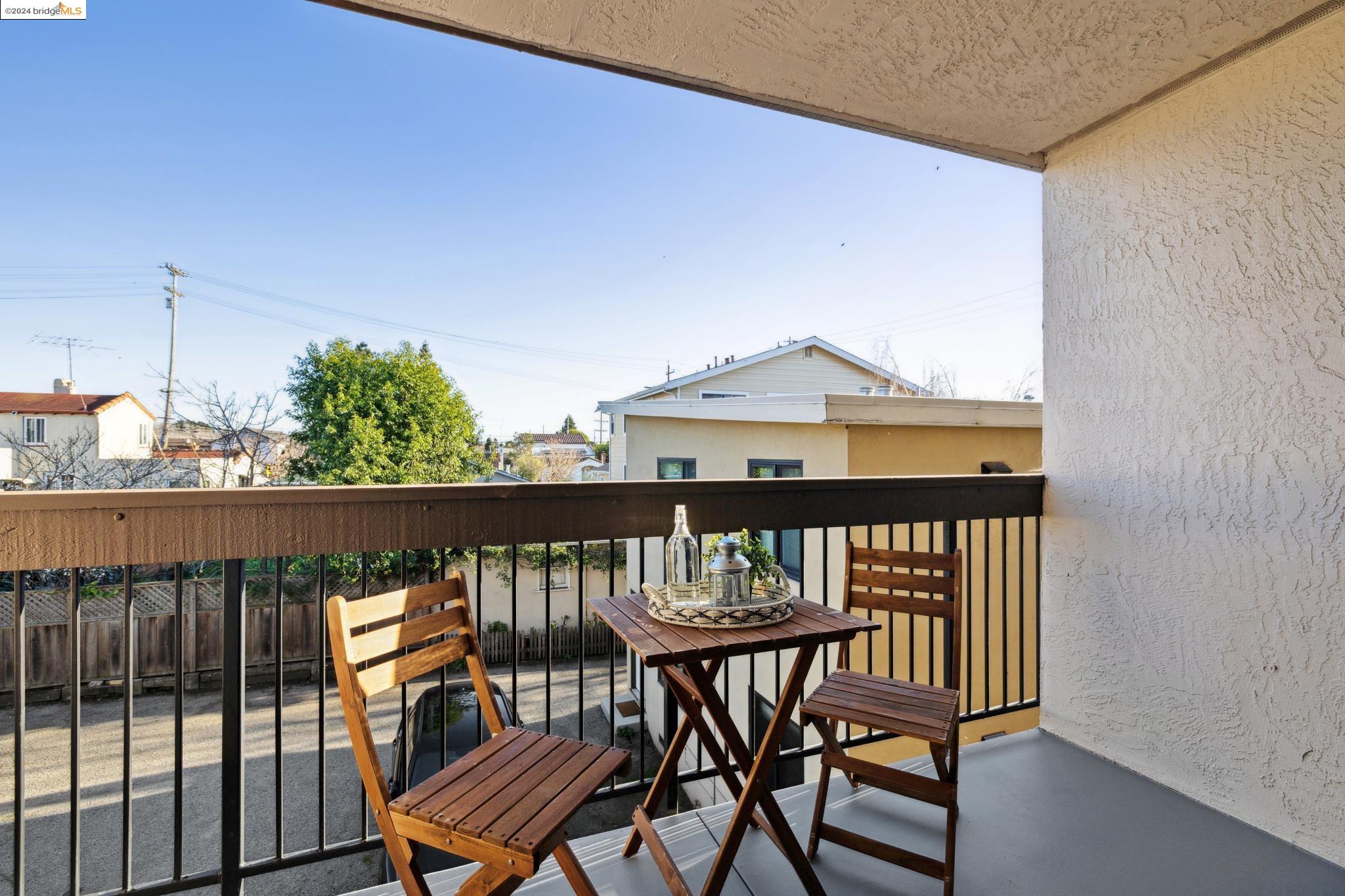 417 Evelyn Ave # 203