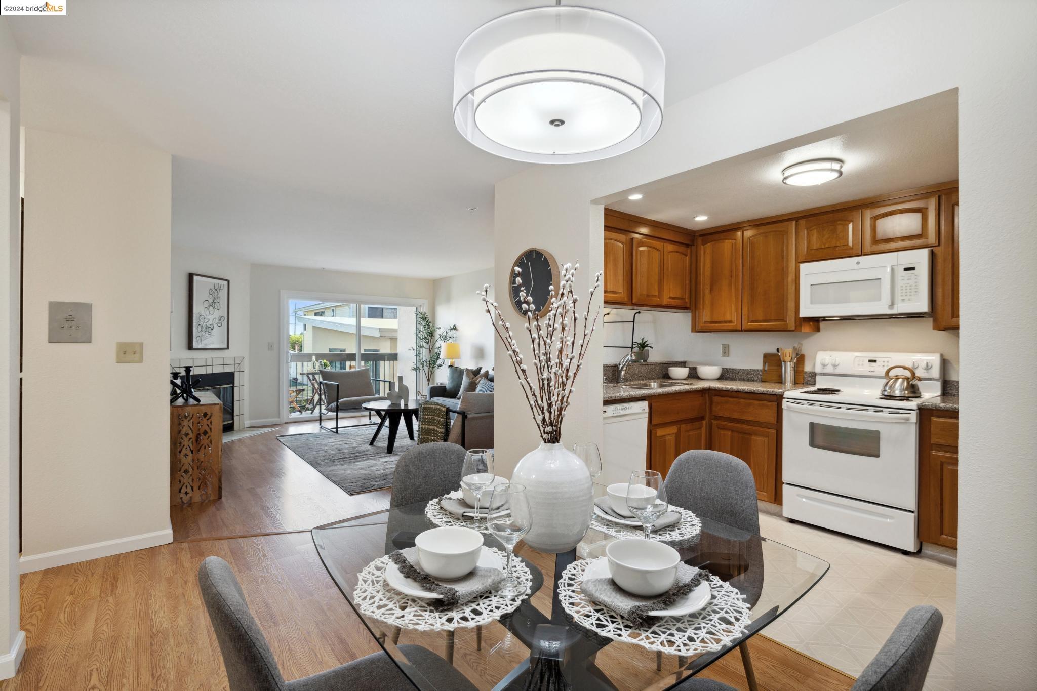 417 Evelyn Ave # 203
