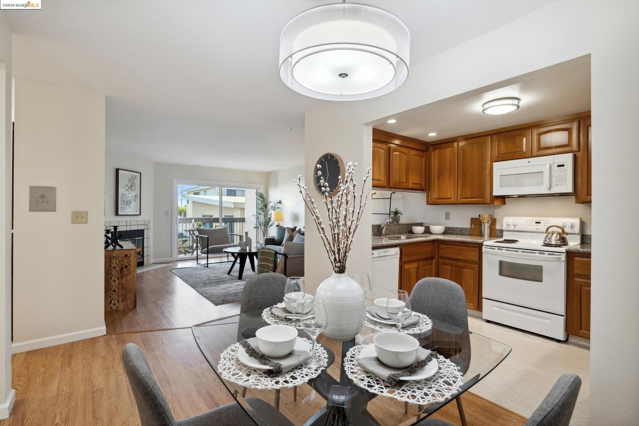 417 Evelyn Ave # 203
