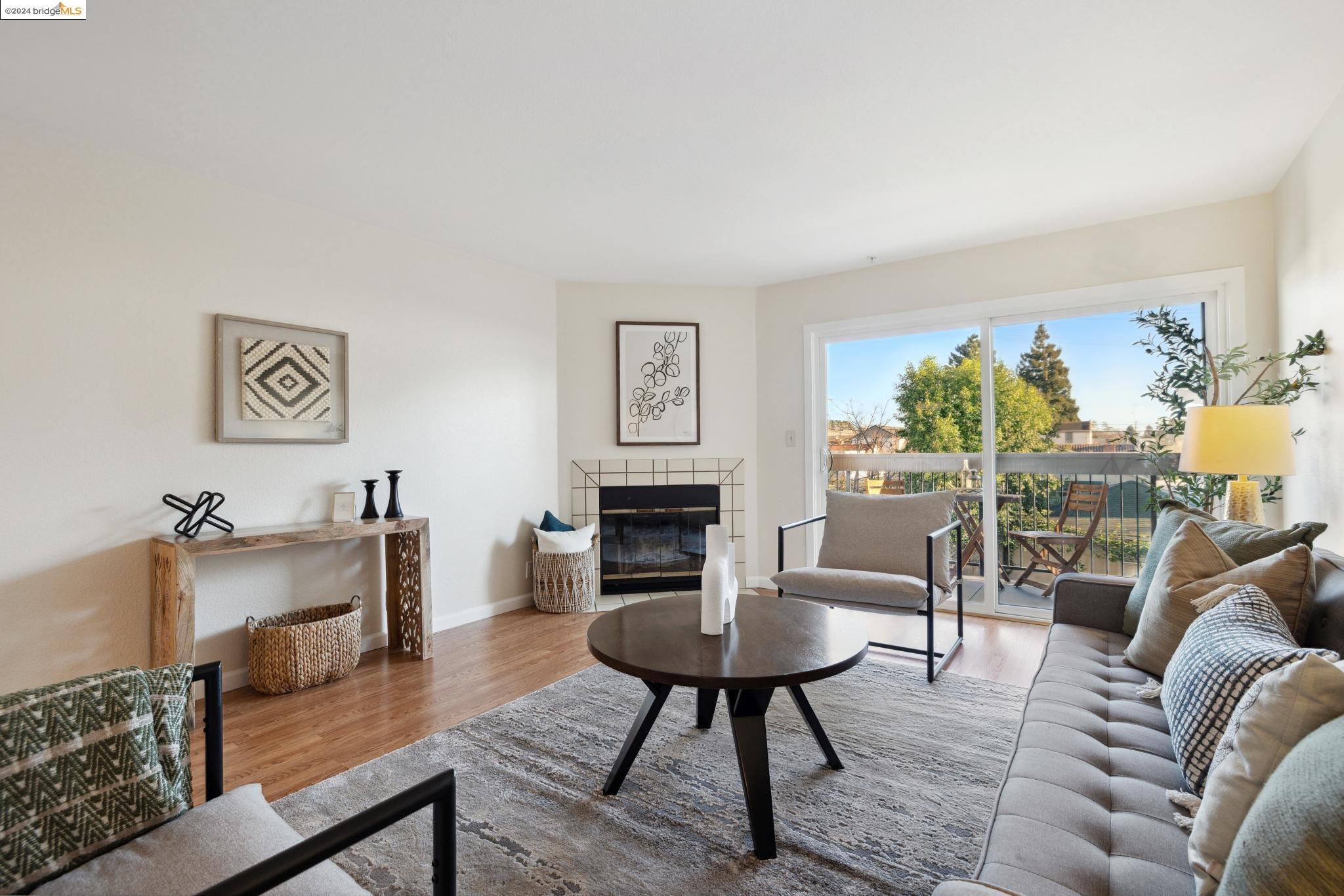417 Evelyn Ave # 203