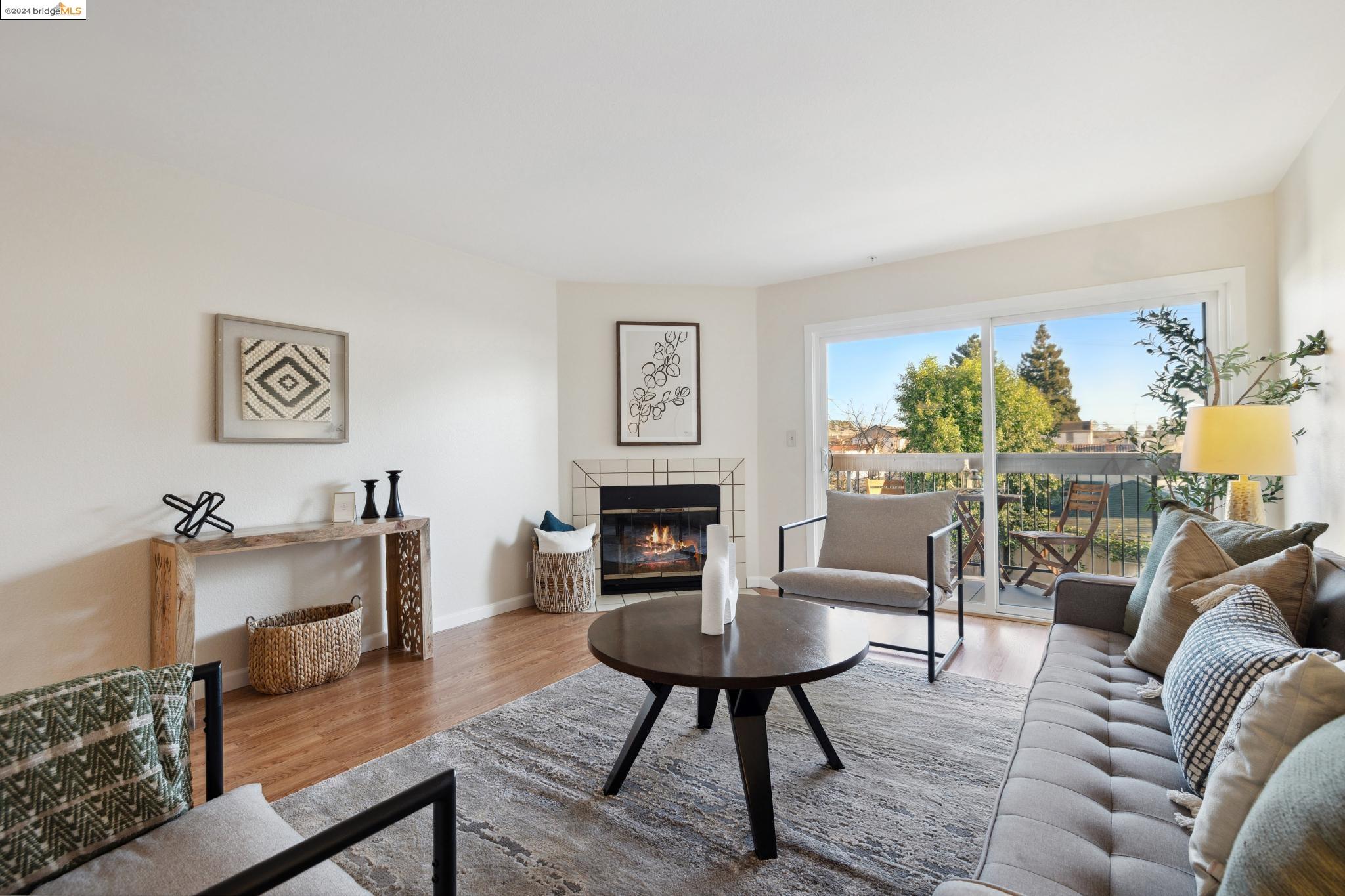 417 Evelyn Ave # 203
