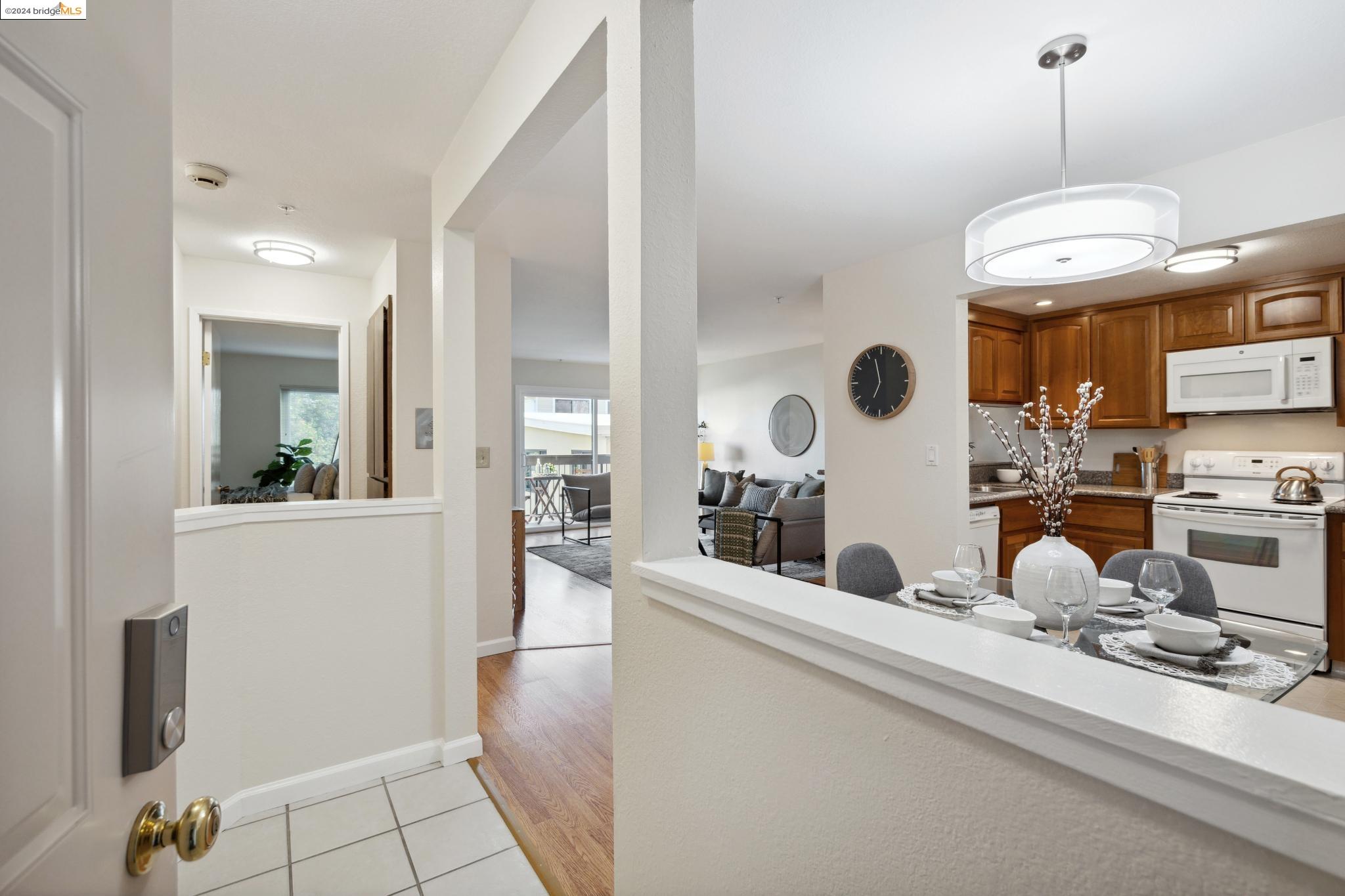 417 Evelyn Ave # 203