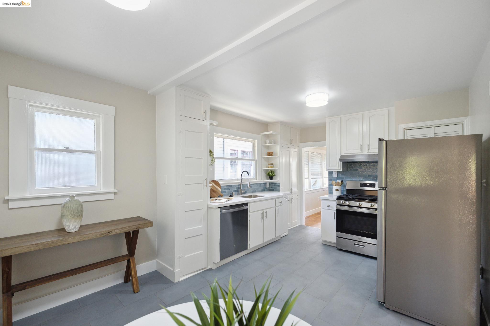 737 Neilson St