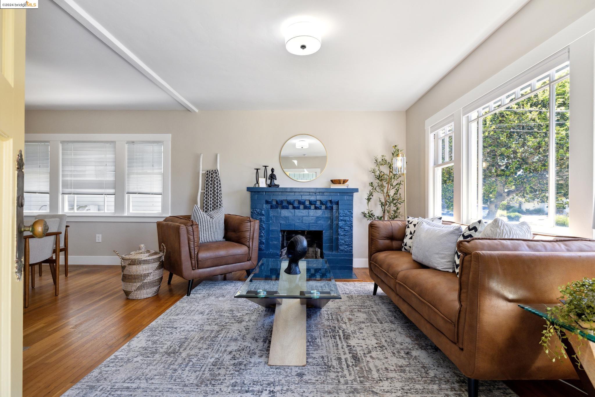 737 Neilson St
