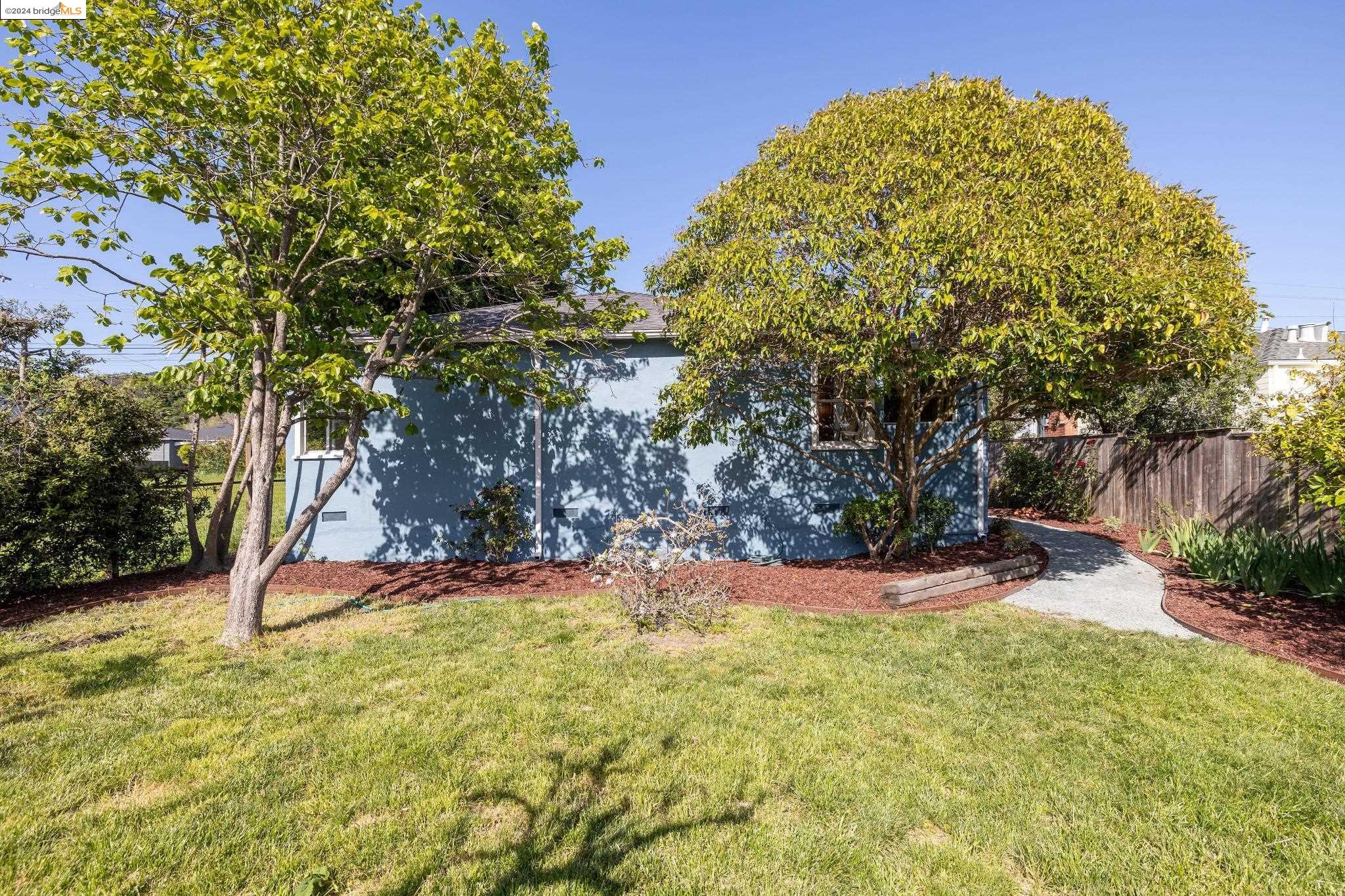 921 Richmond St