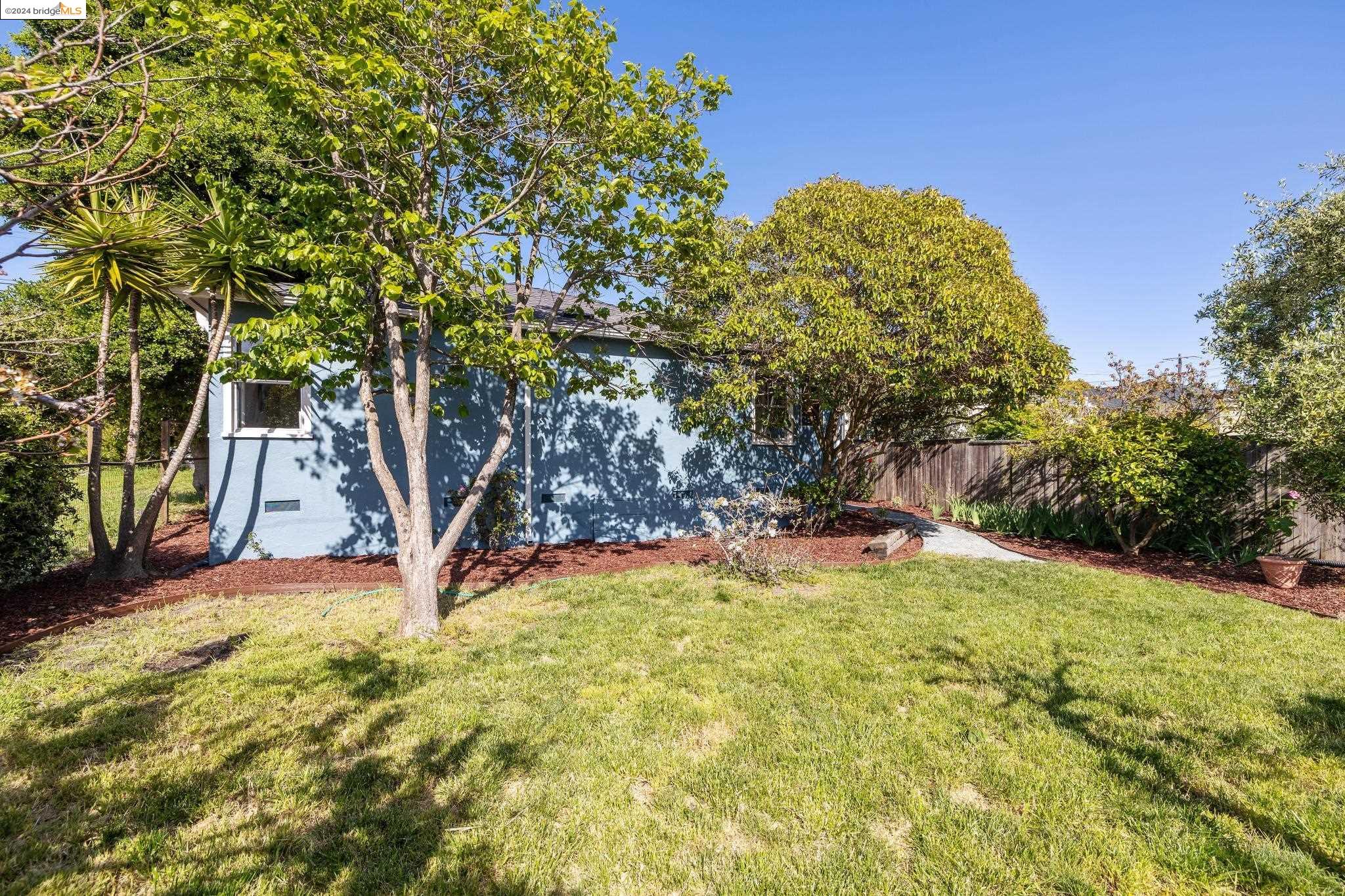 921 Richmond St