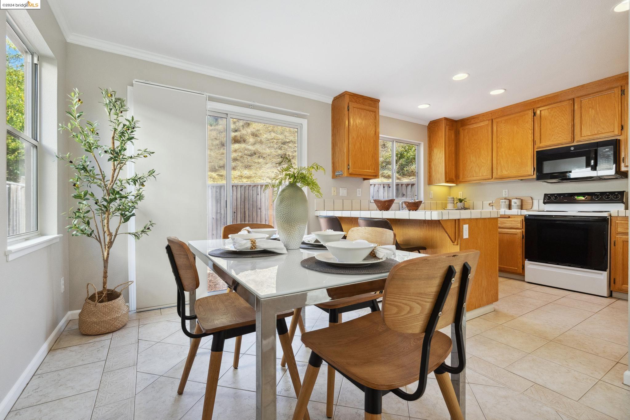 3126 Manzanita Ct