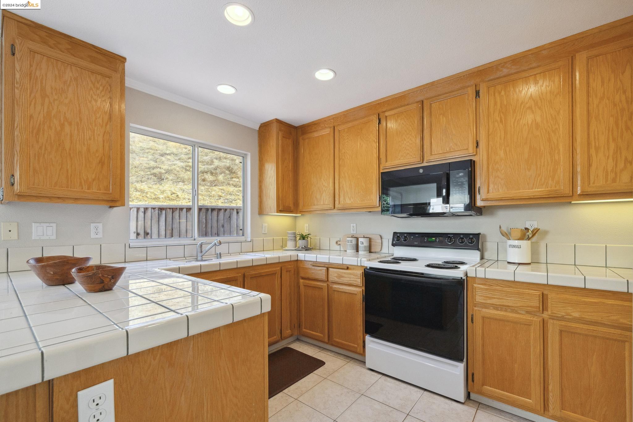 3126 Manzanita Ct