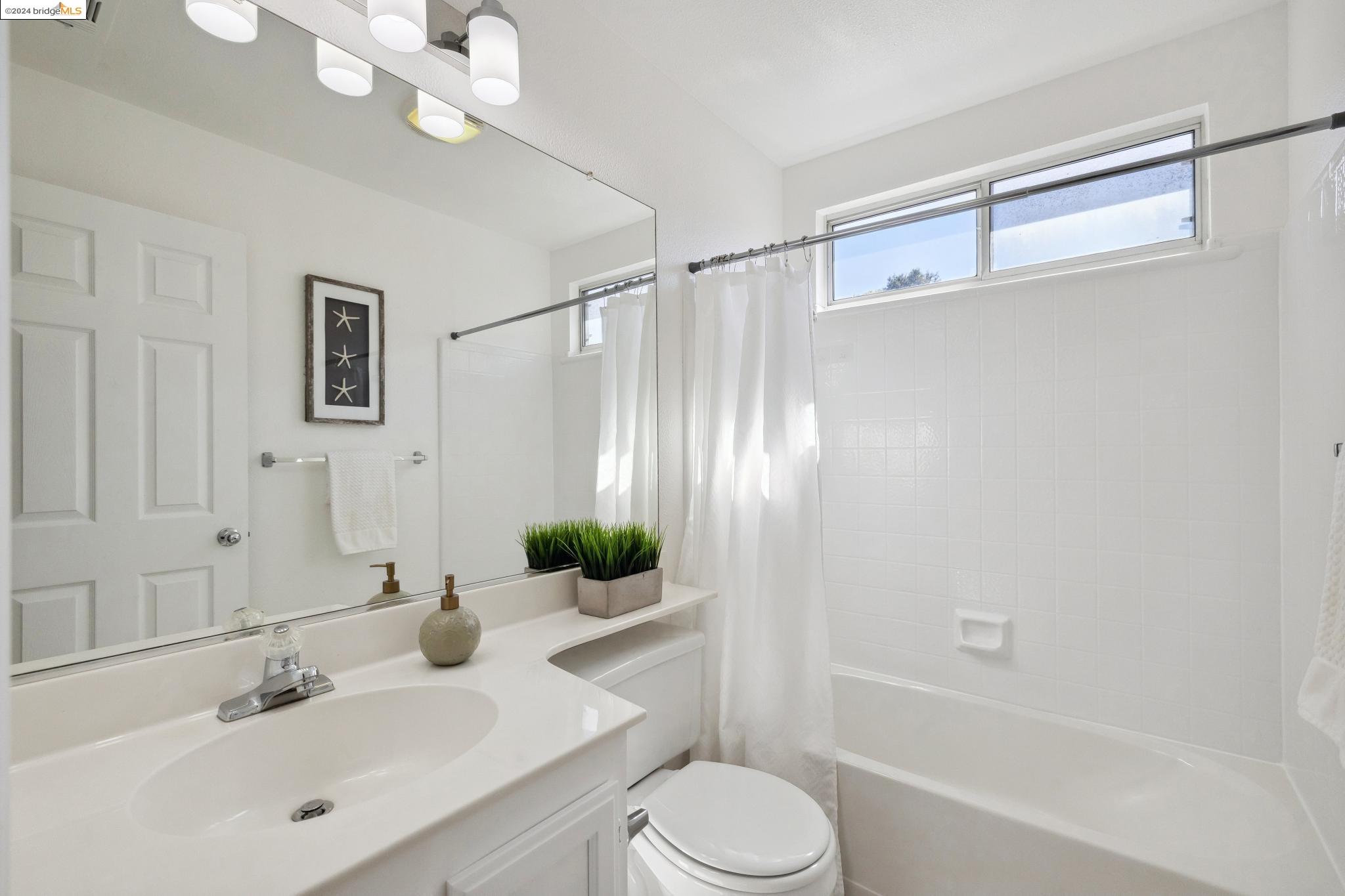 3126 Manzanita Ct