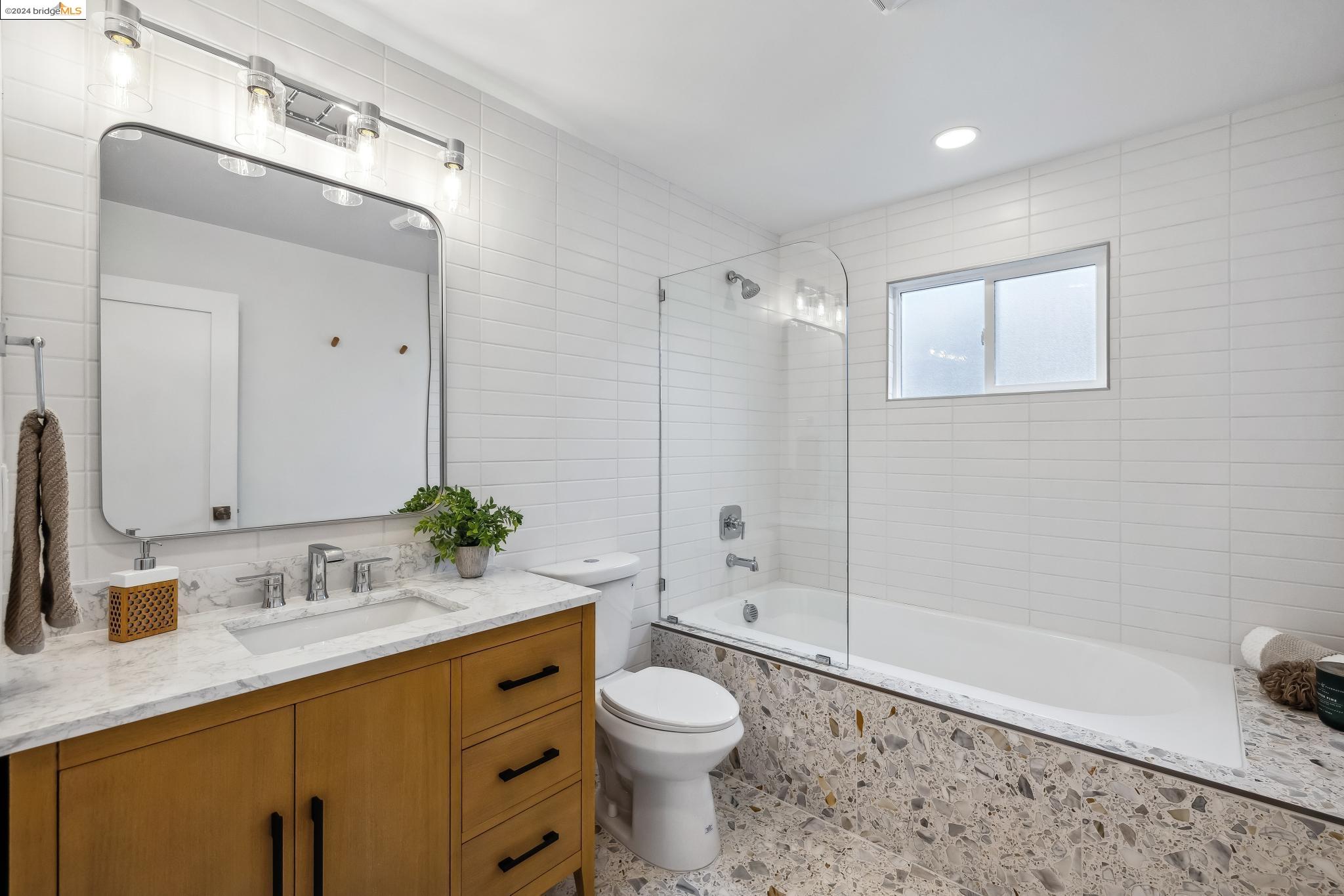 21 Highland Blvd