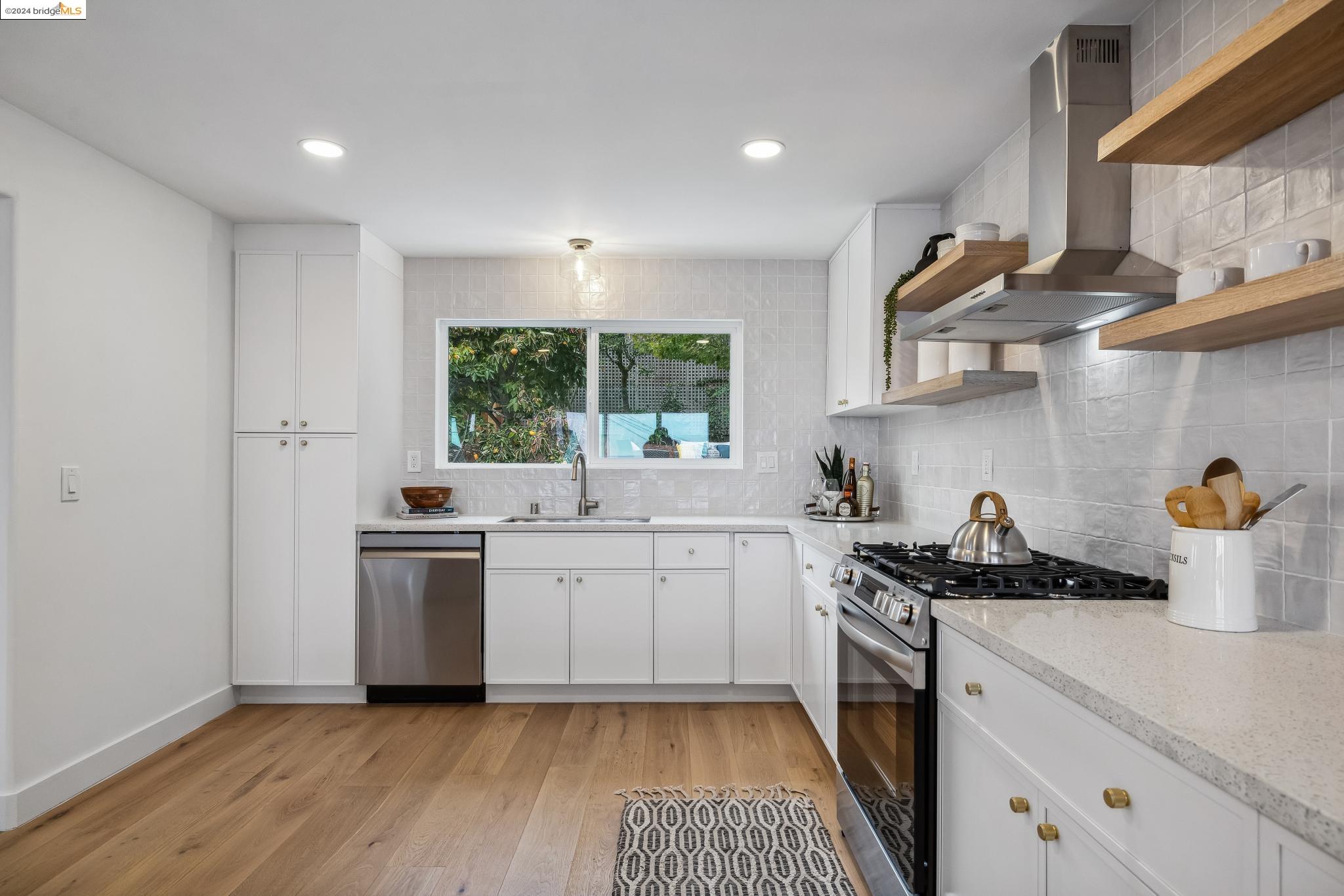 21 Highland Blvd
