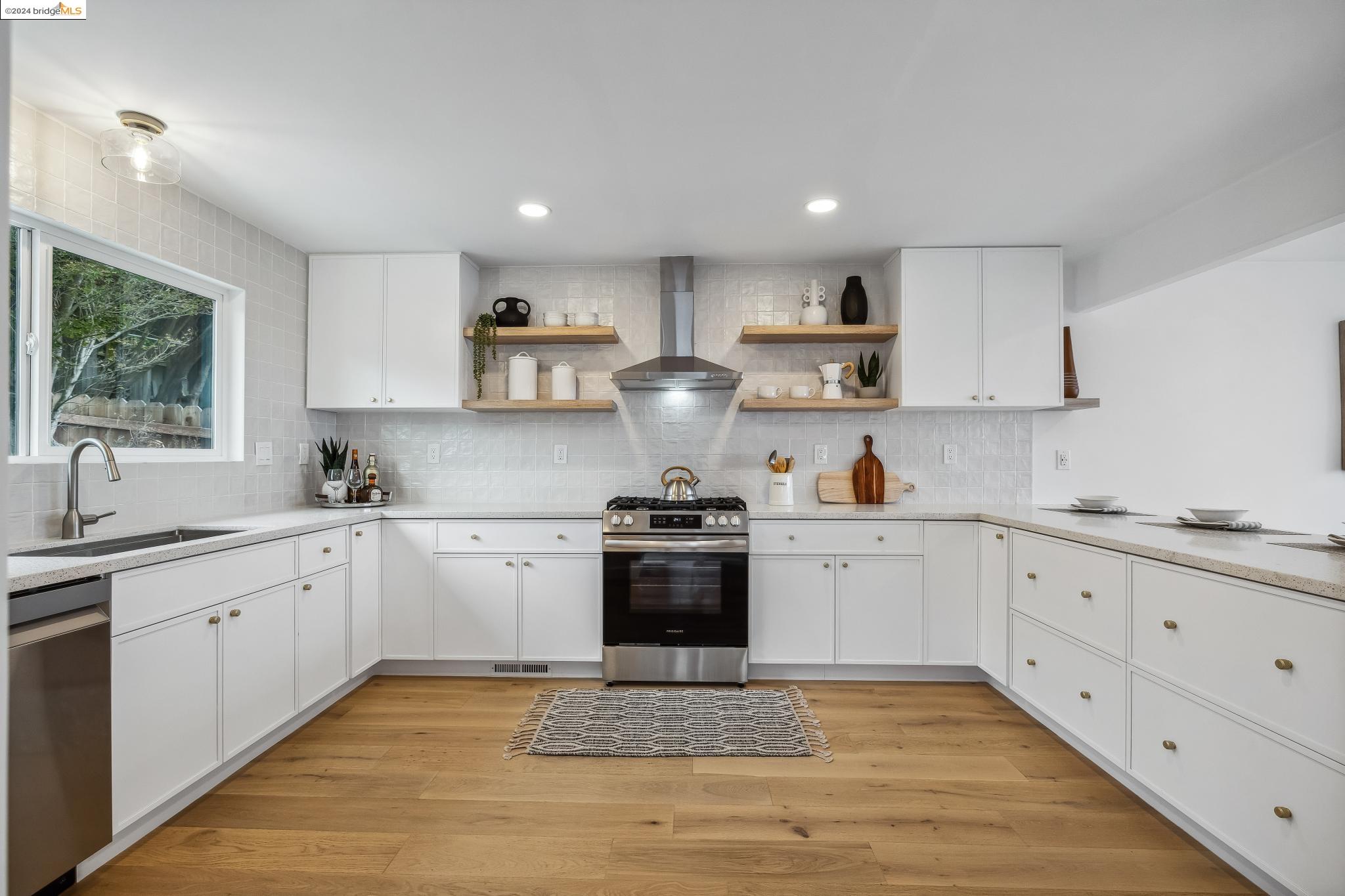 21 Highland Blvd