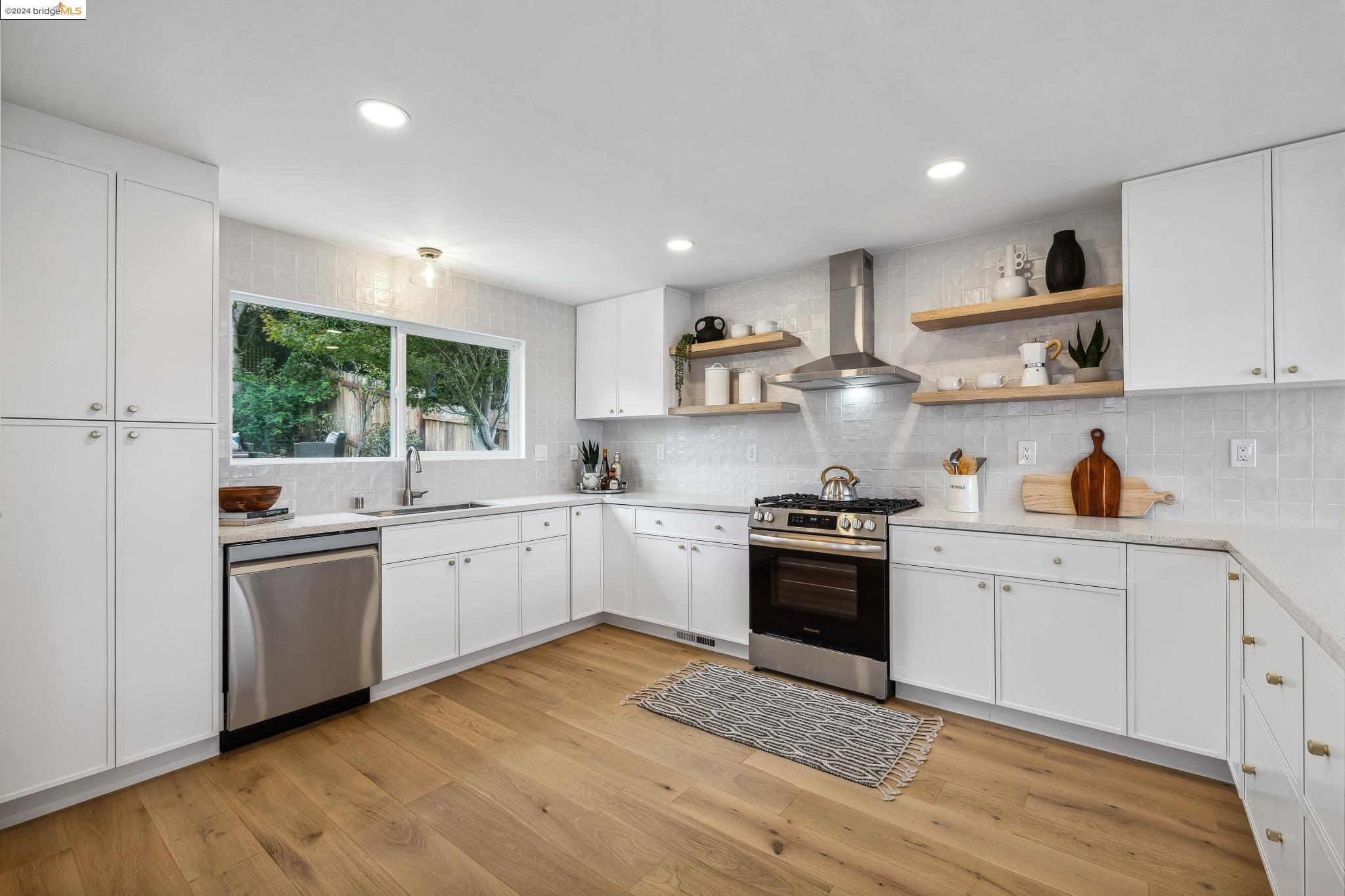 21 Highland Blvd