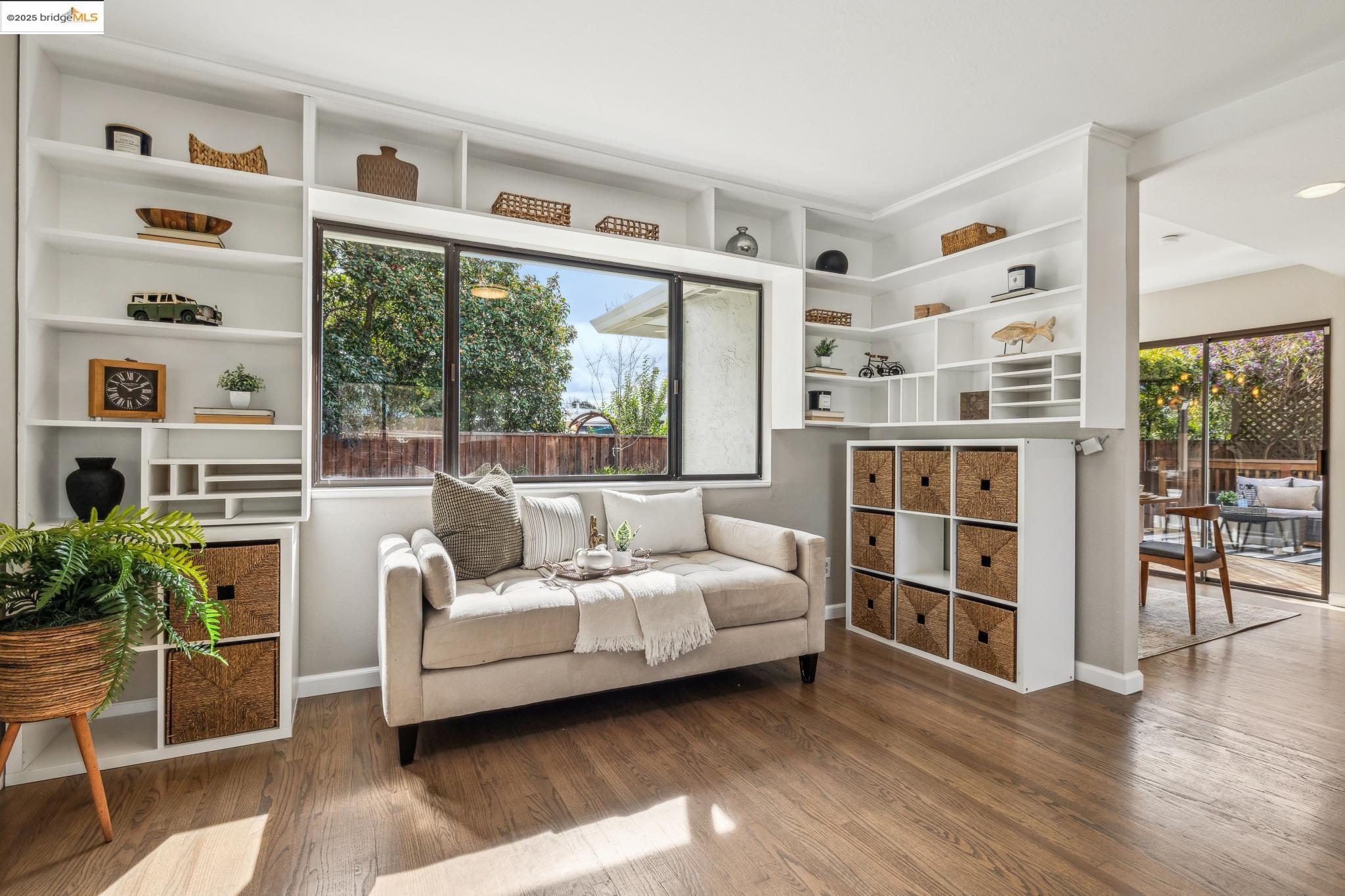 3863 Pestana Way