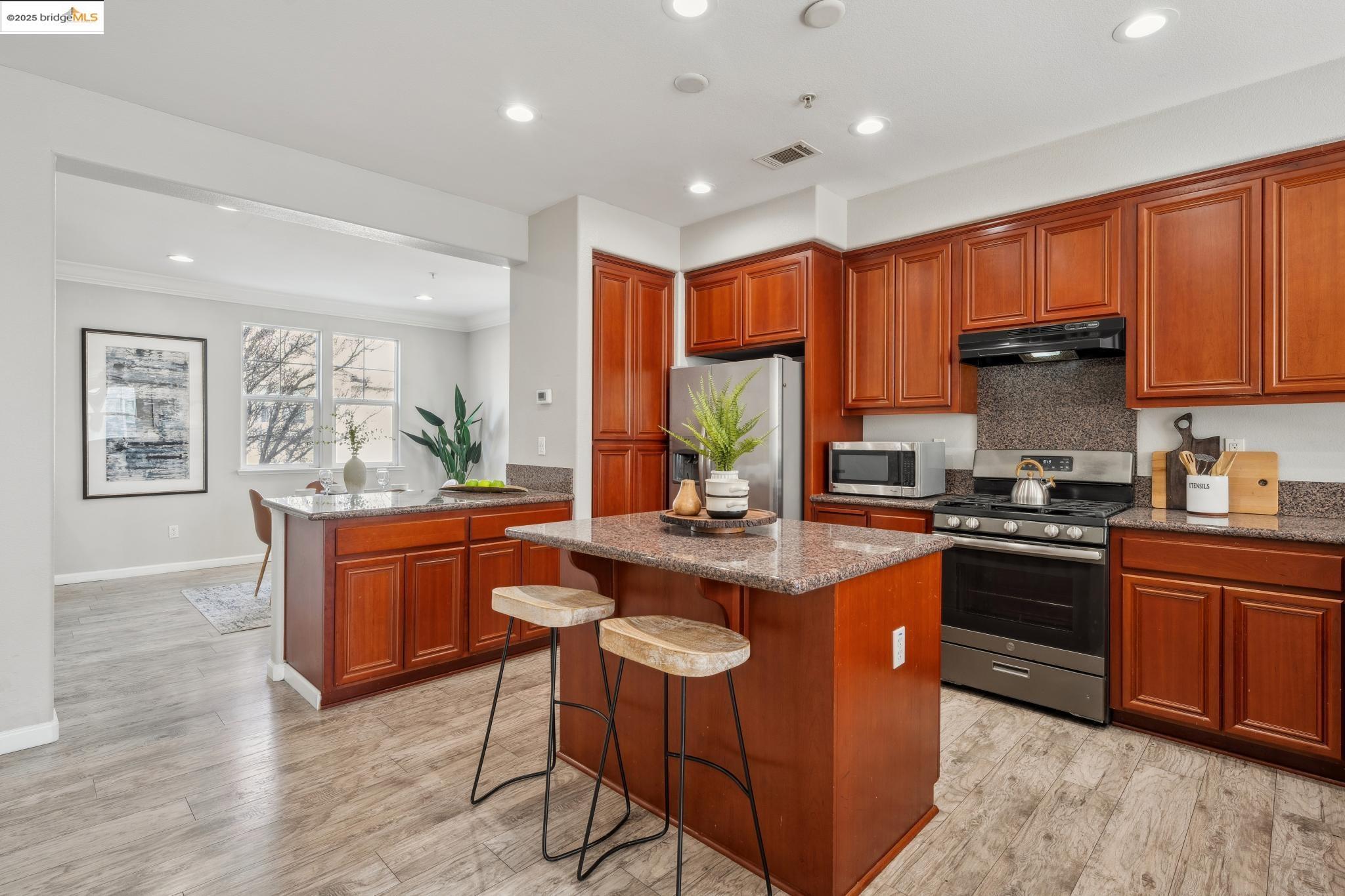711 Summer Ln
