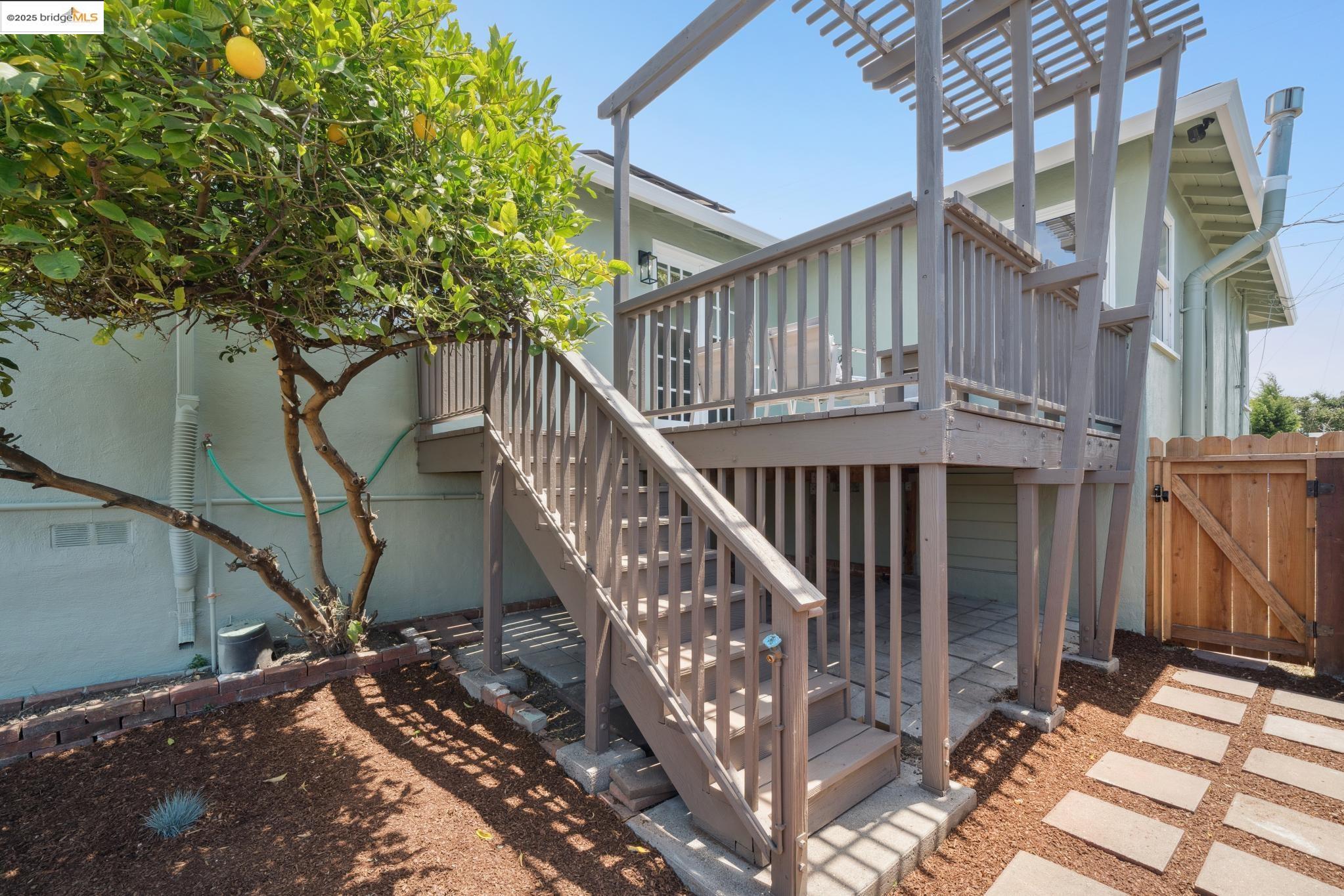 1601 Navellier St