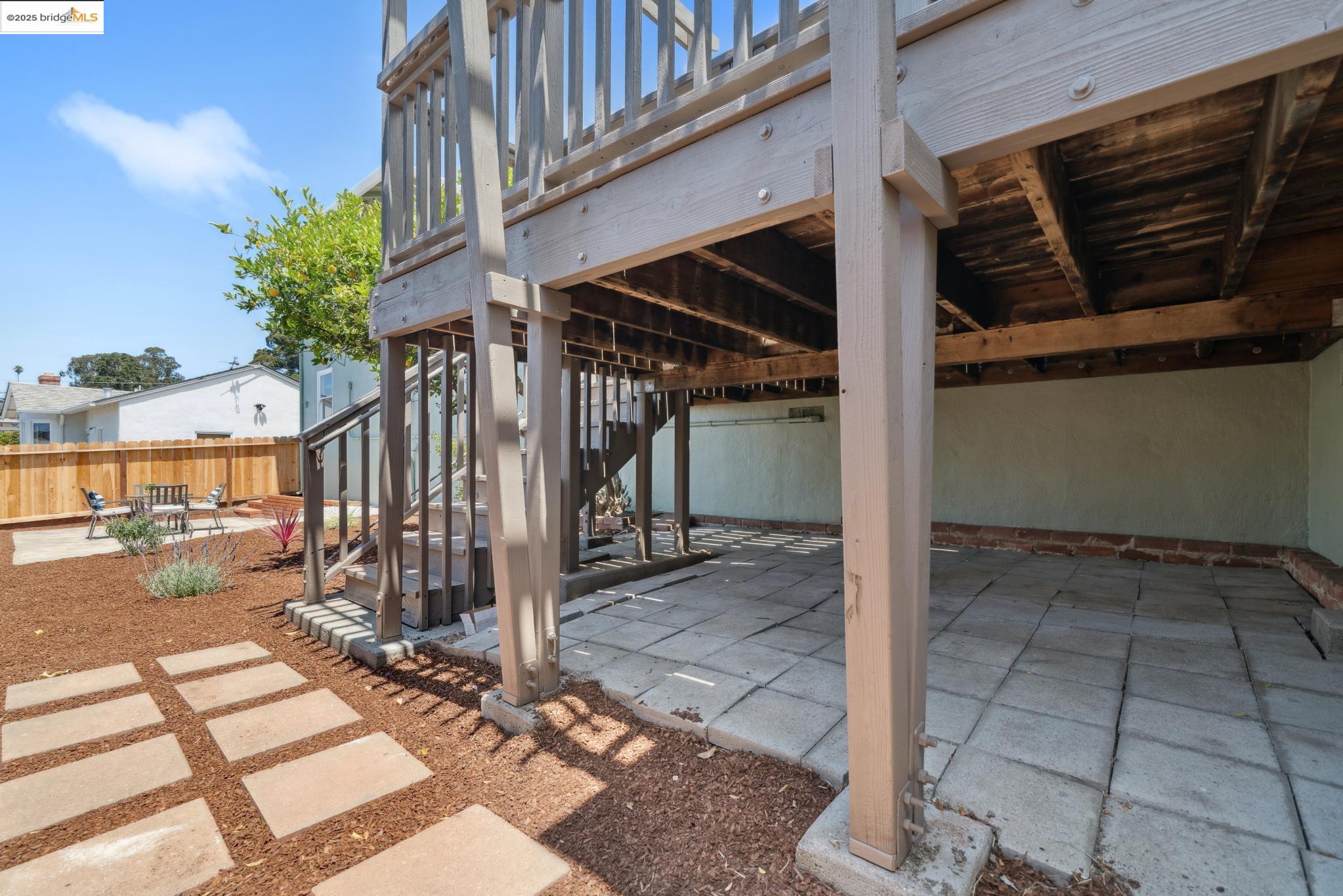 1601 Navellier St