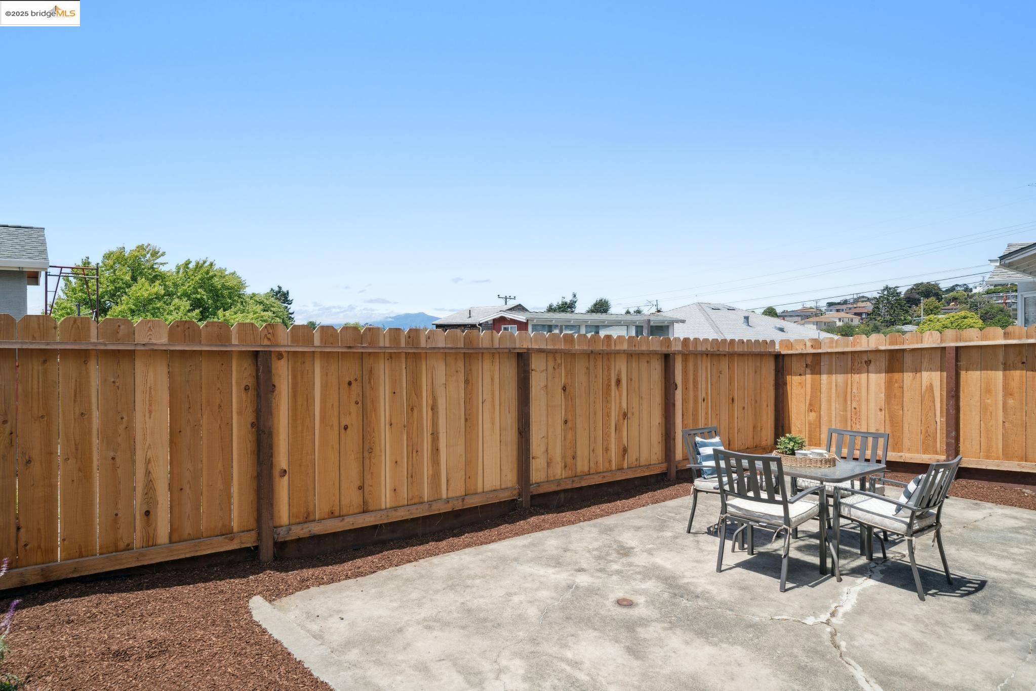 1601 Navellier St